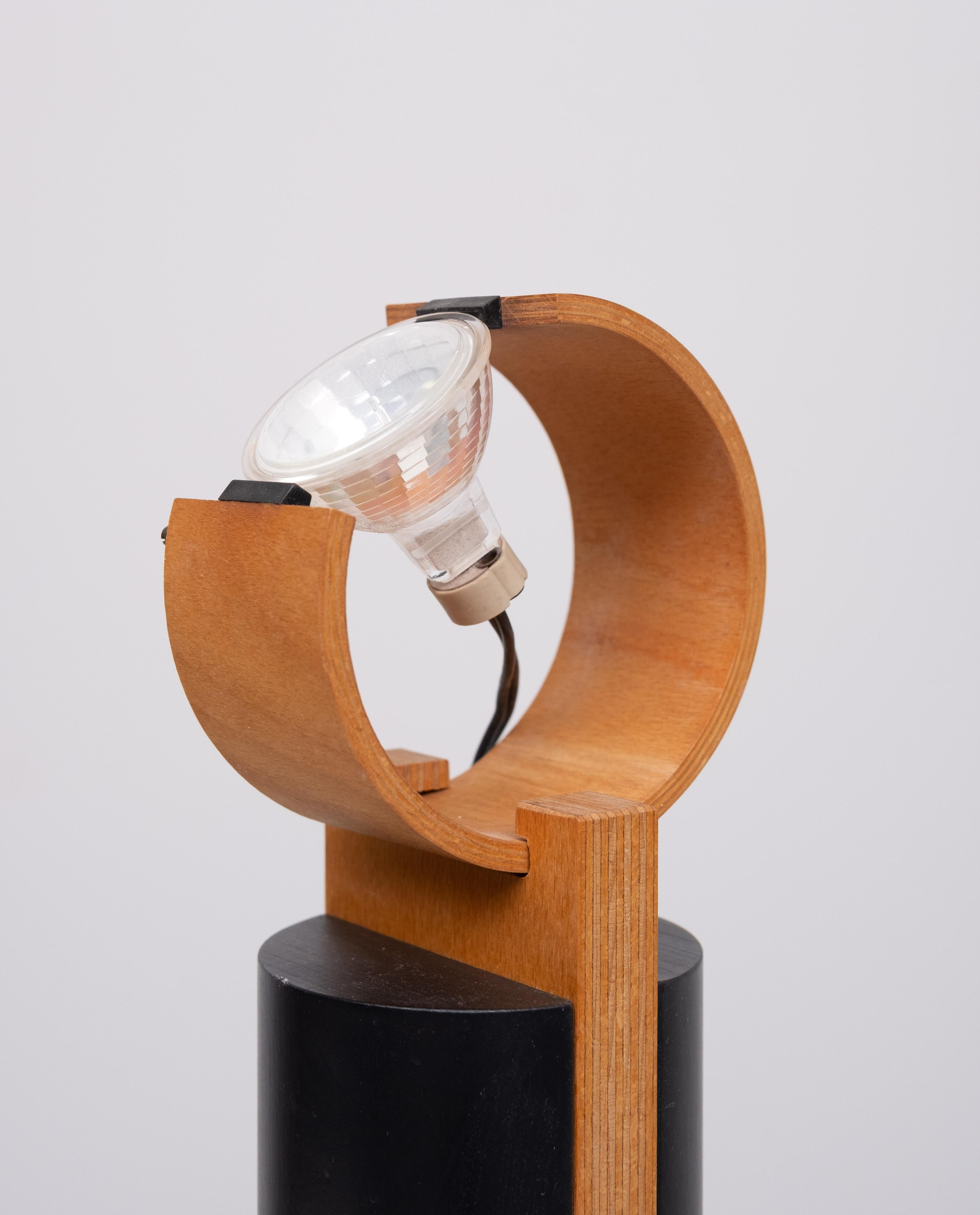 Lámpara de mesa halógena de diseño años 80 Moderno en venta