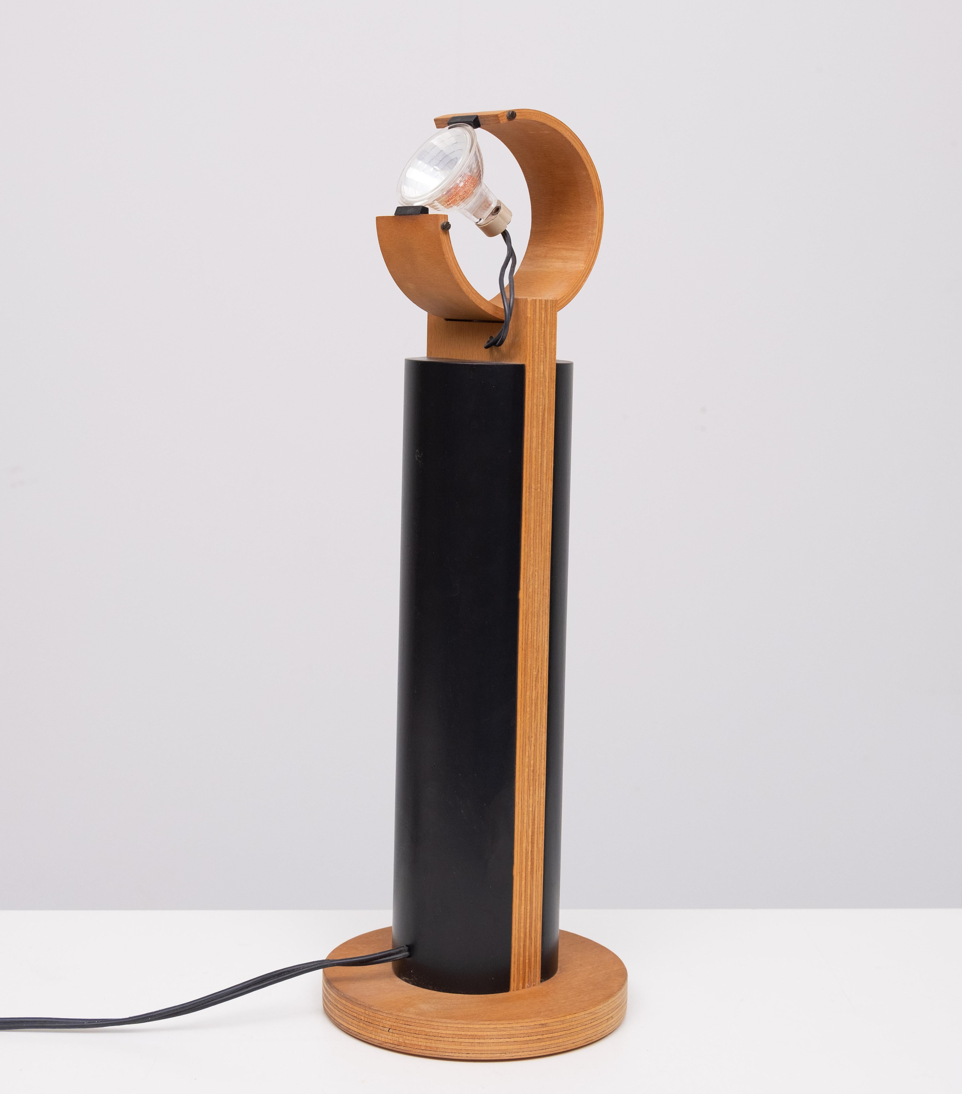 Lámpara de mesa halógena de diseño años 80 finales del siglo XX en venta