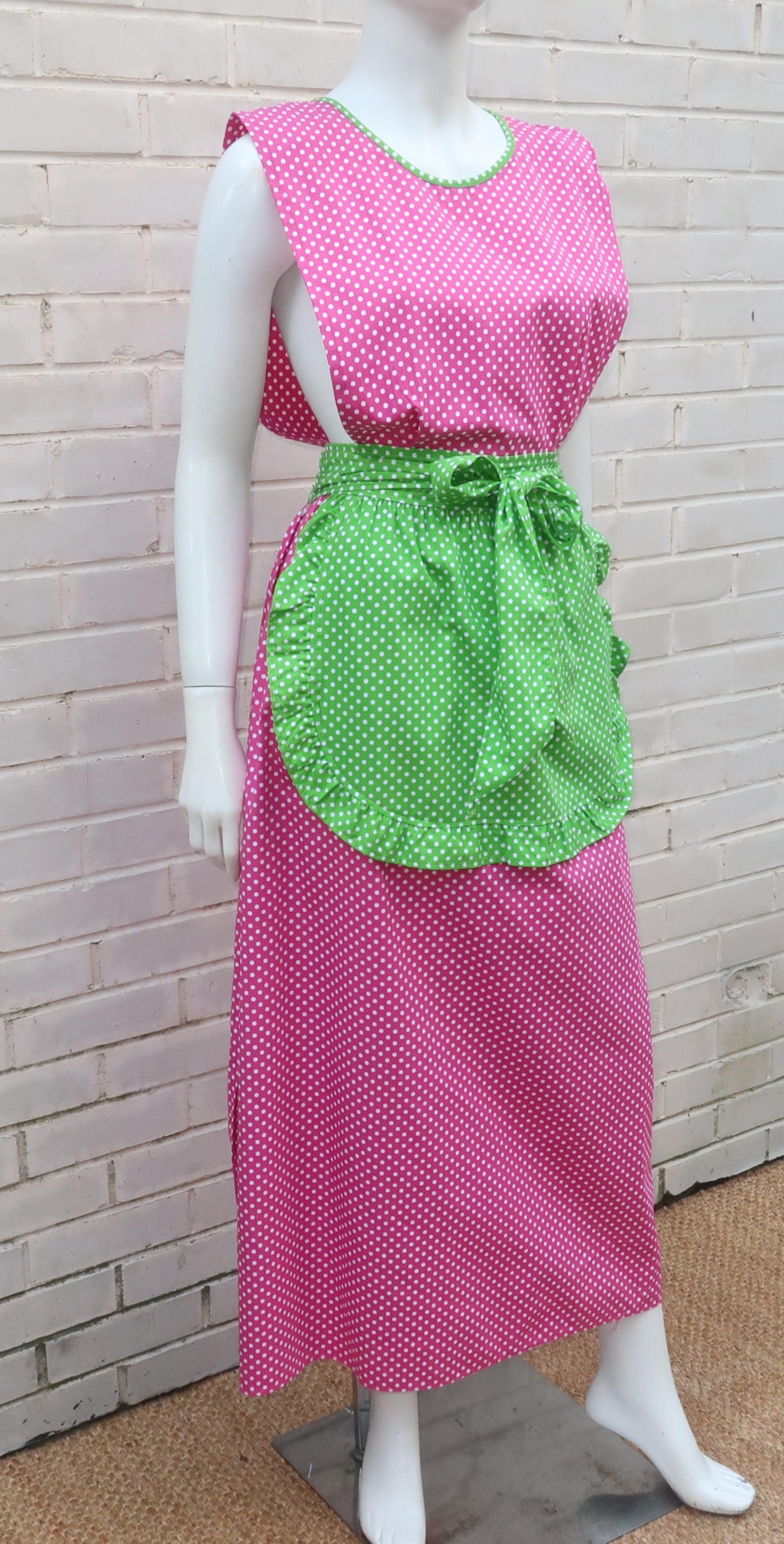 Design House Pink & Green Cotton Pinafore Apron Dress, C.1970 In Good Condition For Sale In Atlanta, GA
