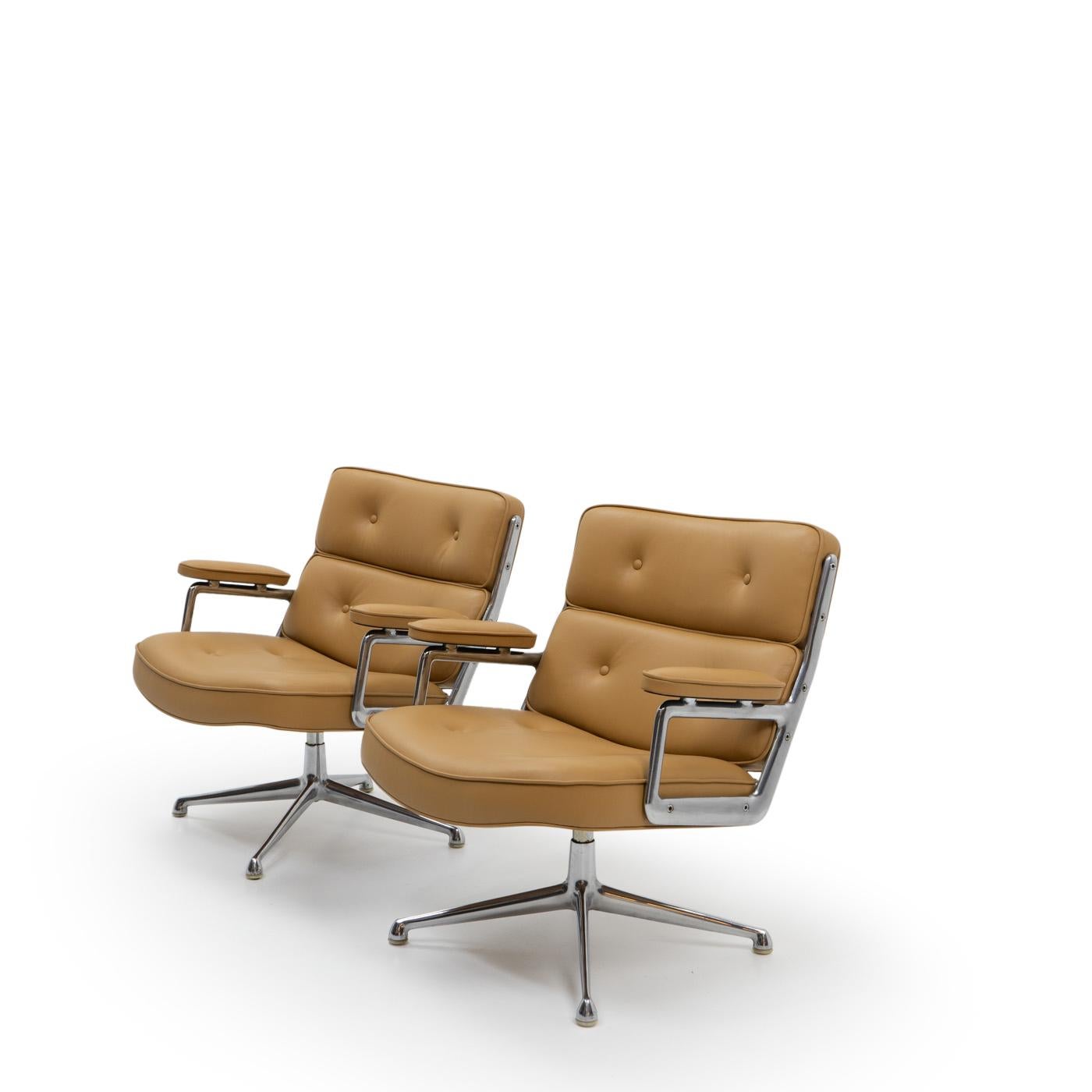 Die Time Life Lobby oder Executive Chairs wurden ursprünglich von dem Ehepaar Eames für das Time & Life Building in New York entworfen. Bei diesen Exemplaren handelt es sich um Vitra-Ausgaben der späten 1970er / frühen 1980er Jahre.

Der ES105 ist