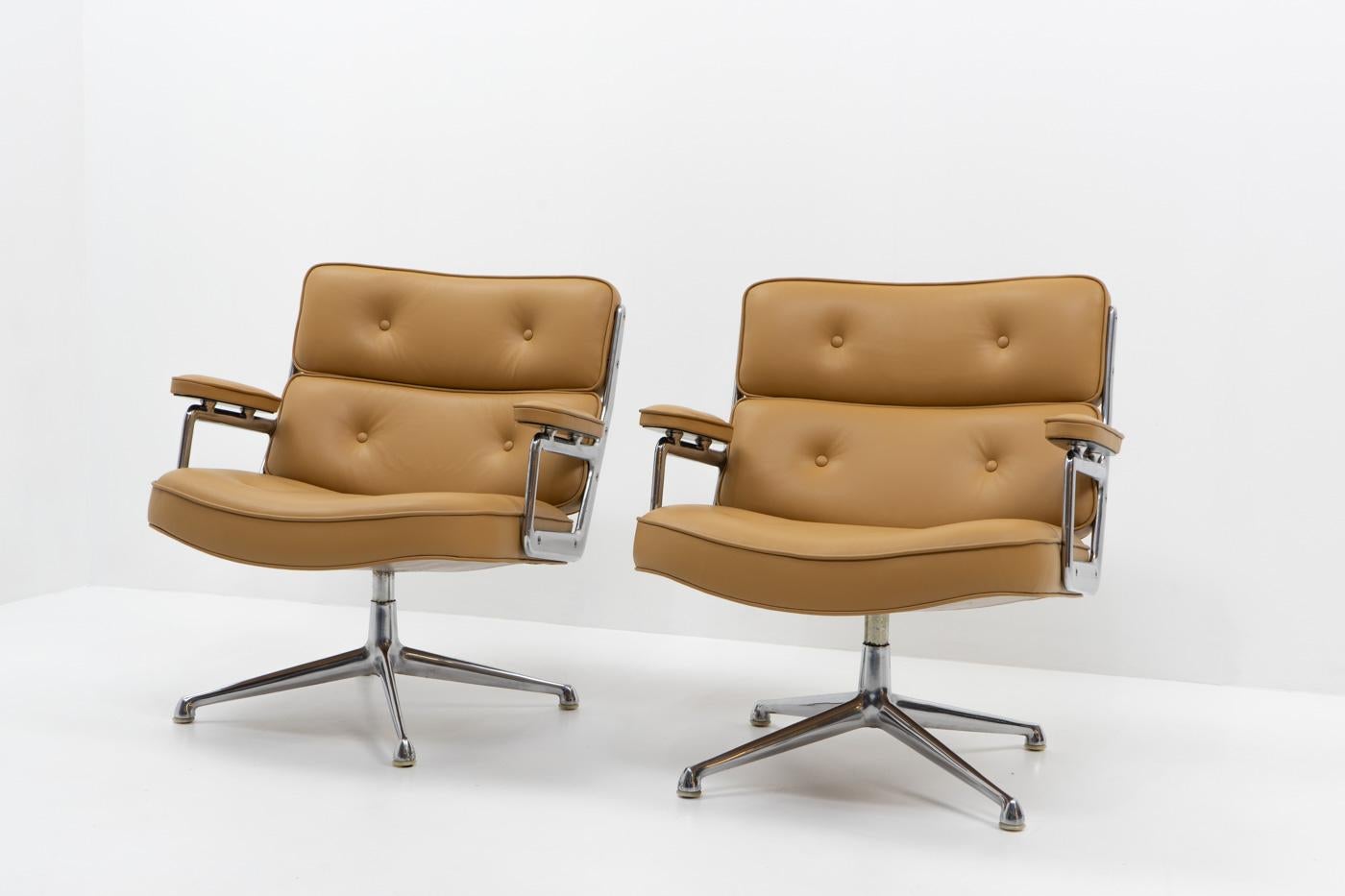 Design-Ikone des Designs: Eames ES105 Lobby-Stühle - Herman Miller für Vitra, 2er-Set (Moderne der Mitte des Jahrhunderts) im Angebot