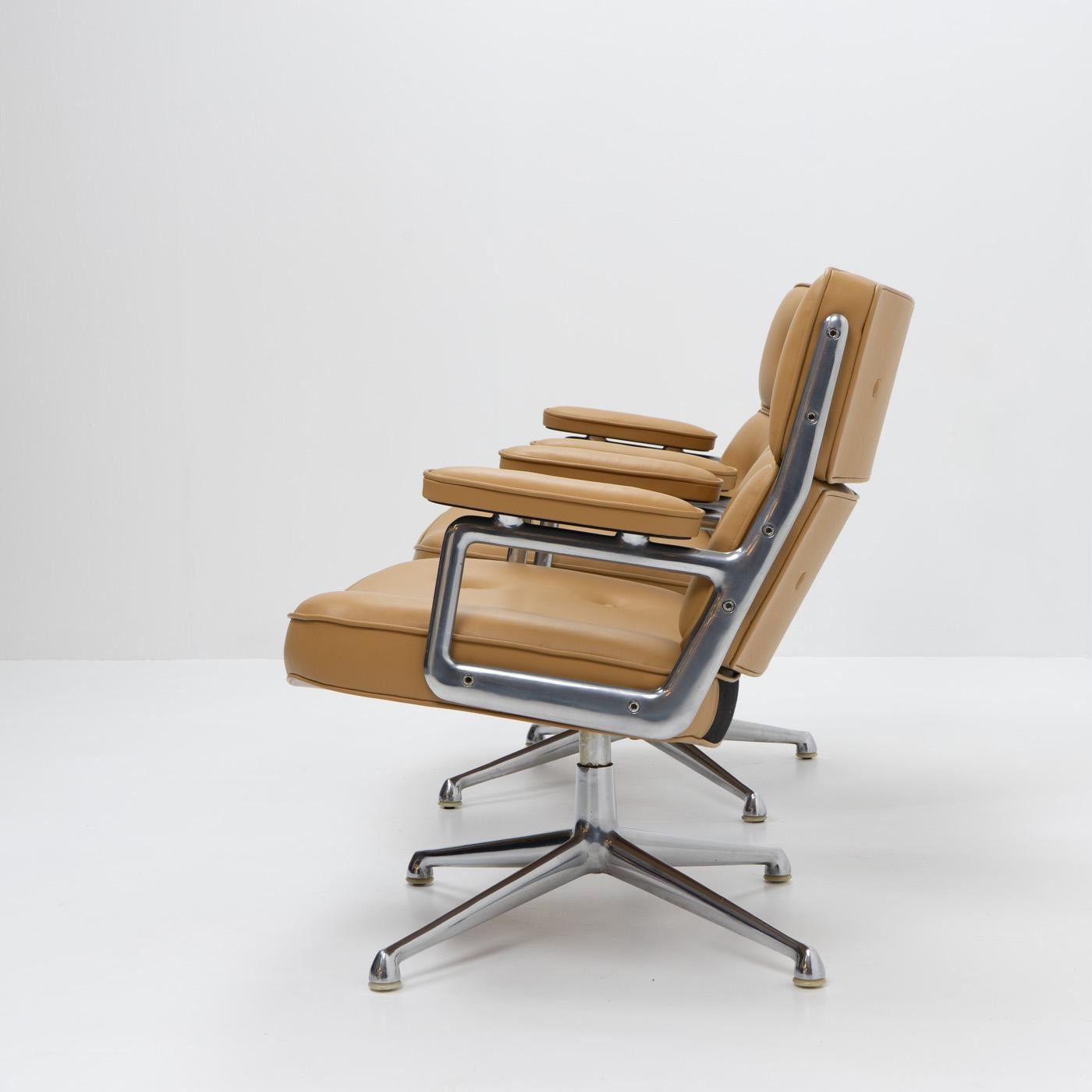 Design-Ikone des Designs: Eames ES105 Lobby-Stühle - Herman Miller für Vitra, 2er-Set im Zustand „Gut“ im Angebot in Renens, CH