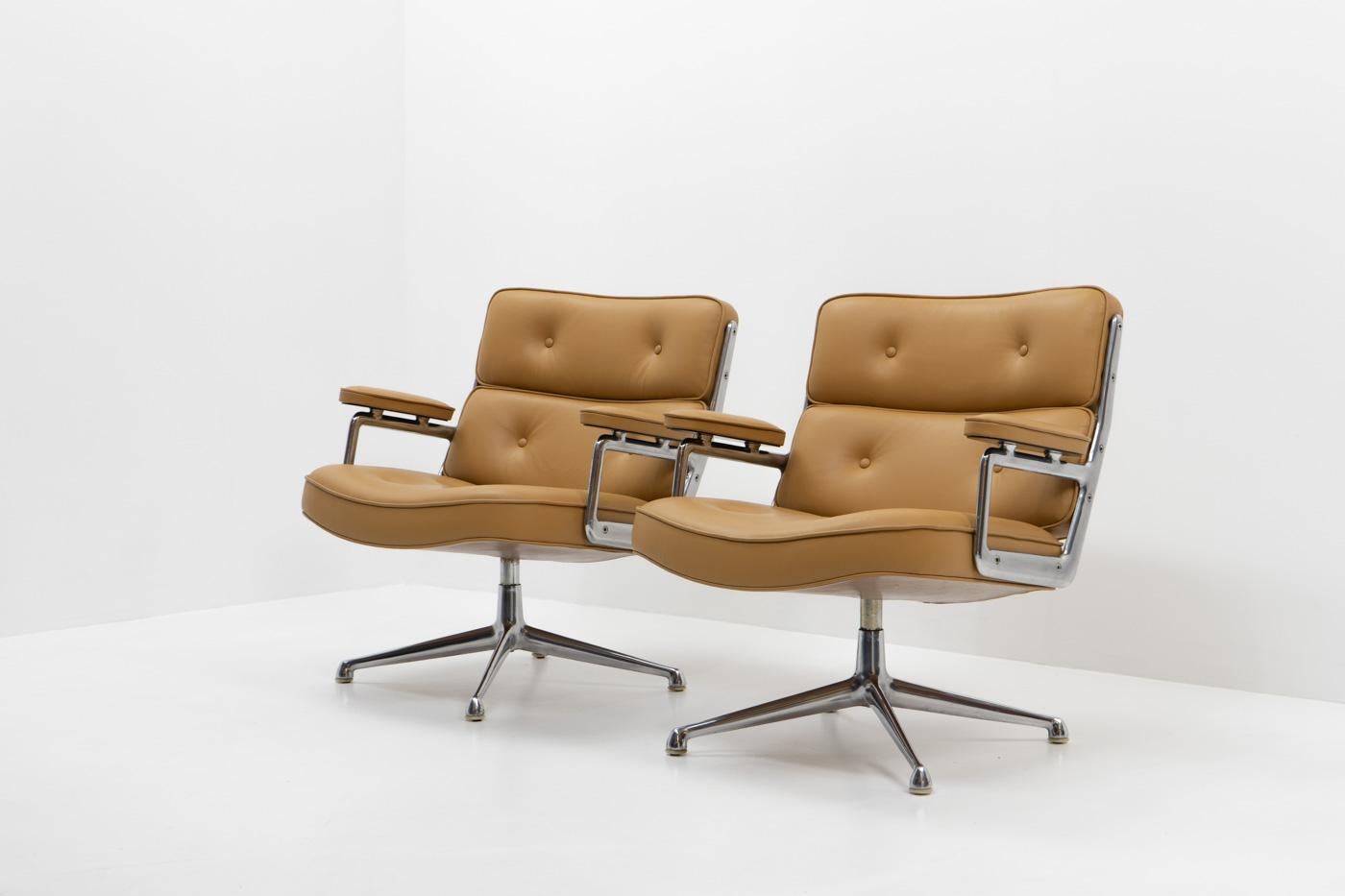 Design-Ikone des Designs: Eames ES105 Lobby-Stühle - Herman Miller für Vitra, 2er-Set (Ende des 20. Jahrhunderts) im Angebot