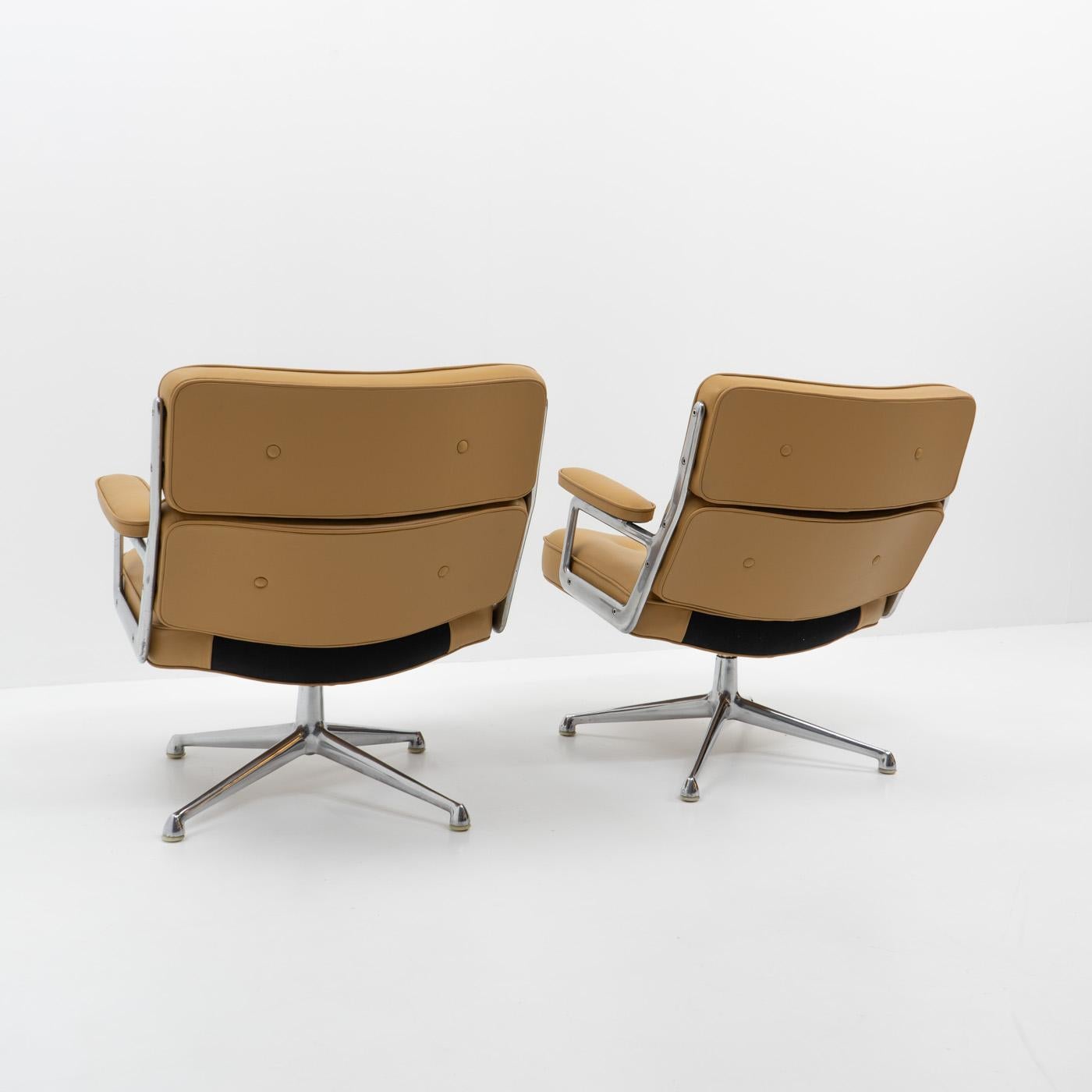 Design-Ikone des Designs: Eames ES105 Lobby-Stühle - Herman Miller für Vitra, 2er-Set (Stahl) im Angebot