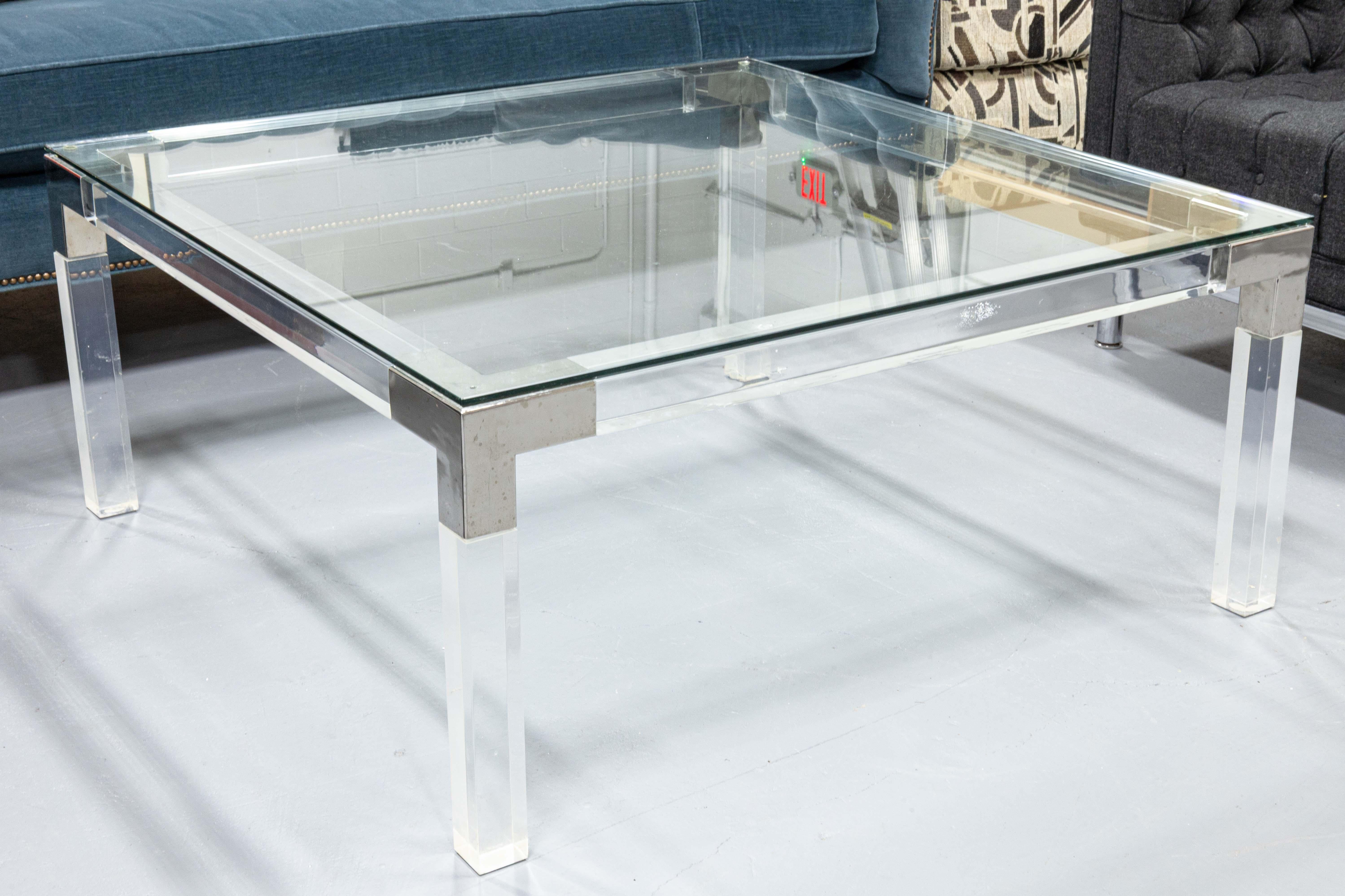 Moderner Cocktail-Couchtisch aus Glas, Lucite und Chrom, America Glass, Design Institute America (Postmoderne) im Angebot