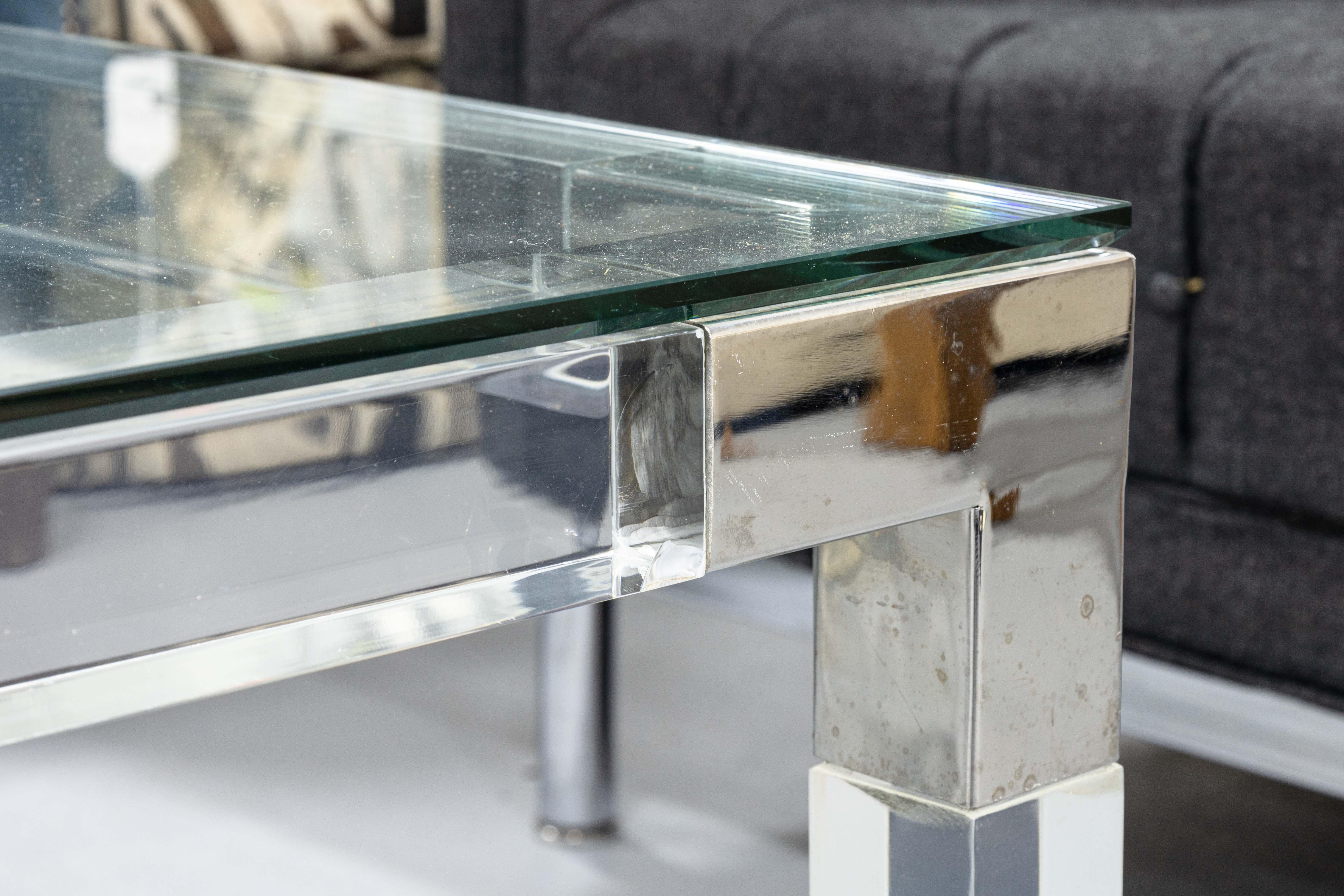 Moderner Cocktail-Couchtisch aus Glas, Lucite und Chrom, America Glass, Design Institute America im Angebot 1