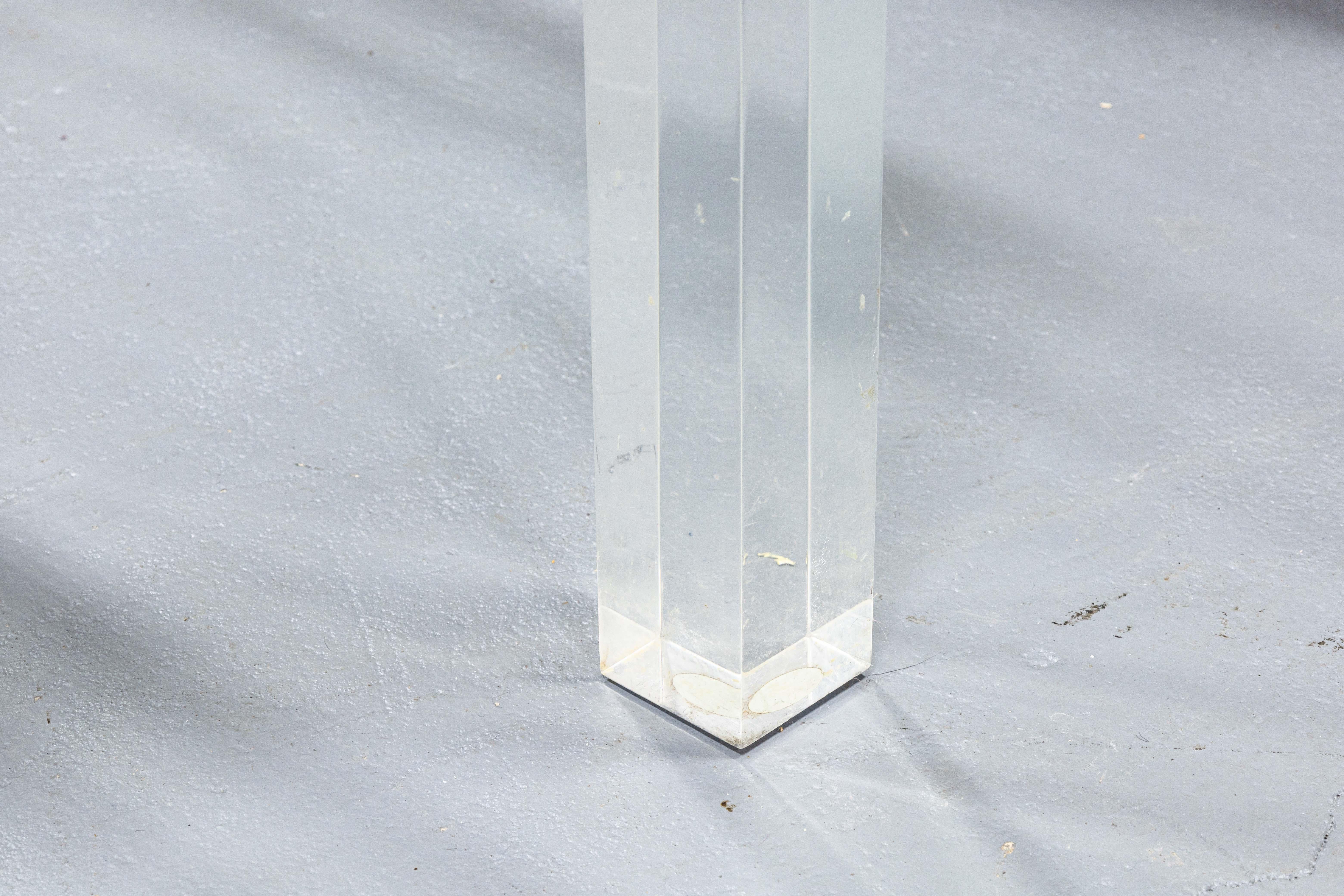Moderner Cocktail-Couchtisch aus Glas, Lucite und Chrom, America Glass, Design Institute America im Angebot 2