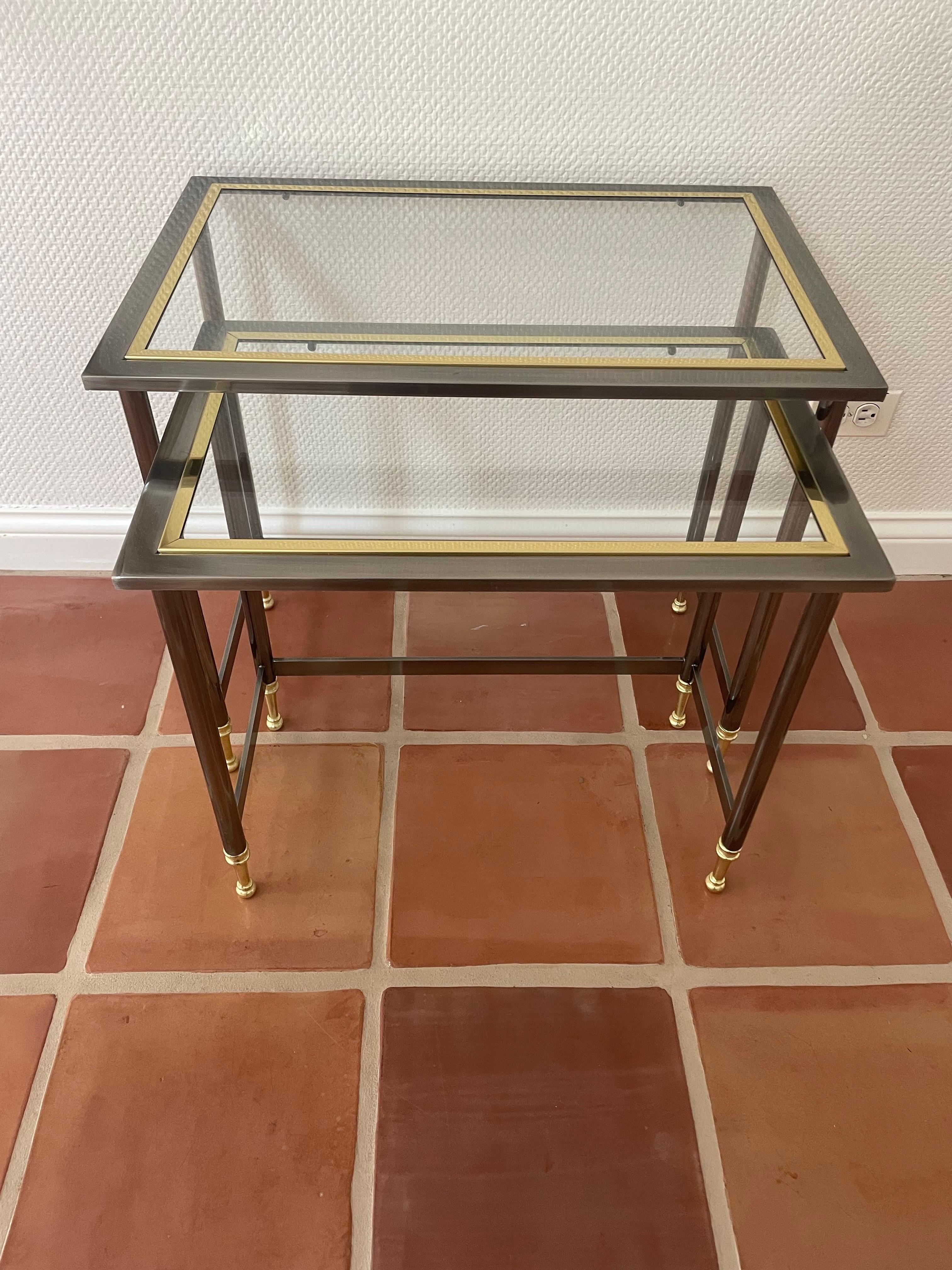 Ottone Tavoli nidificati in ottone e cromo spazzolato di Design/One in vendita