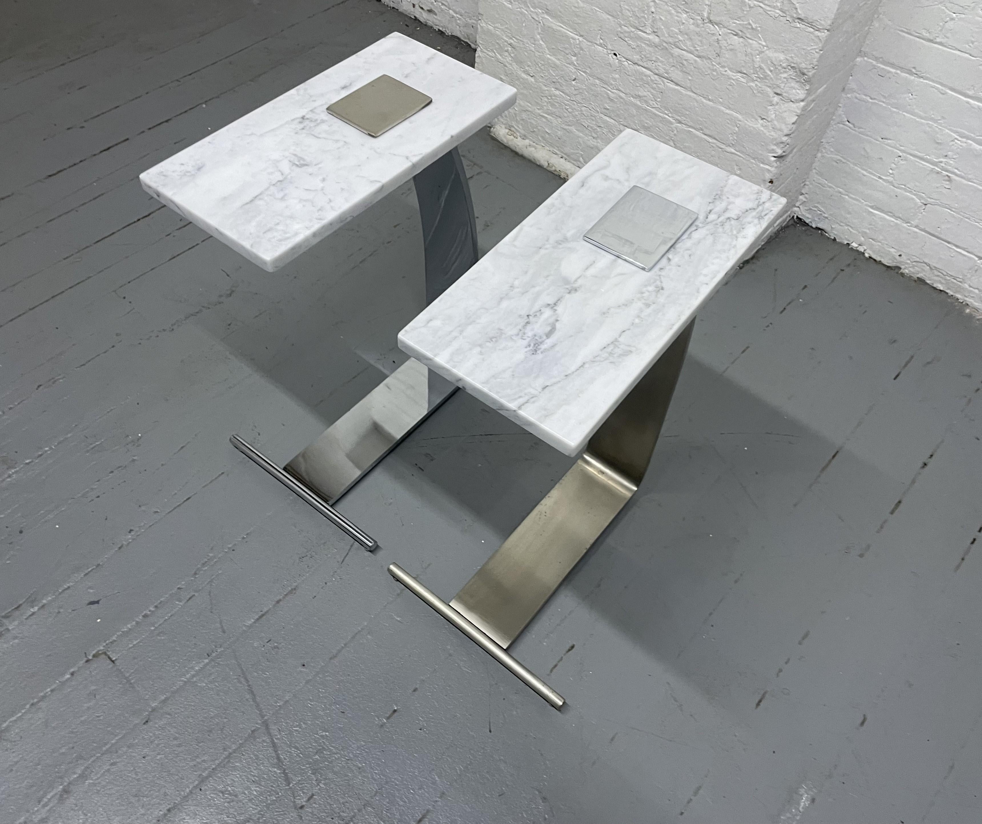 Tables d'appoint en marbre de Carrare et nickel du Design Institute of America Bon état - En vente à New York, NY