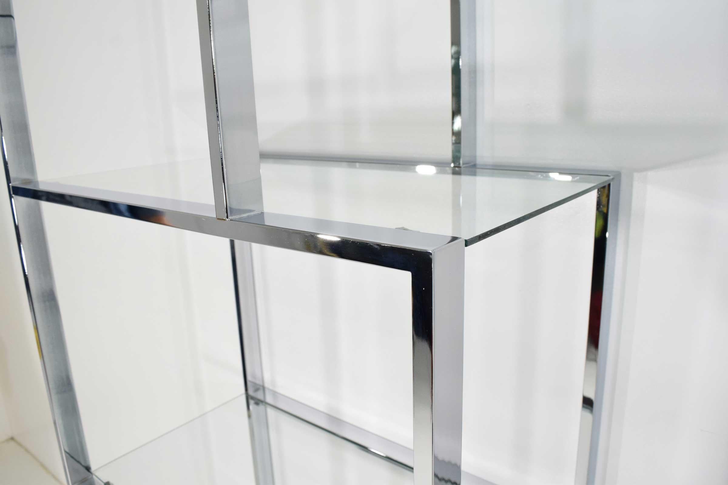 Beautiful shelf unit/étagère by Design Institute America (DIA). Timeless design style.