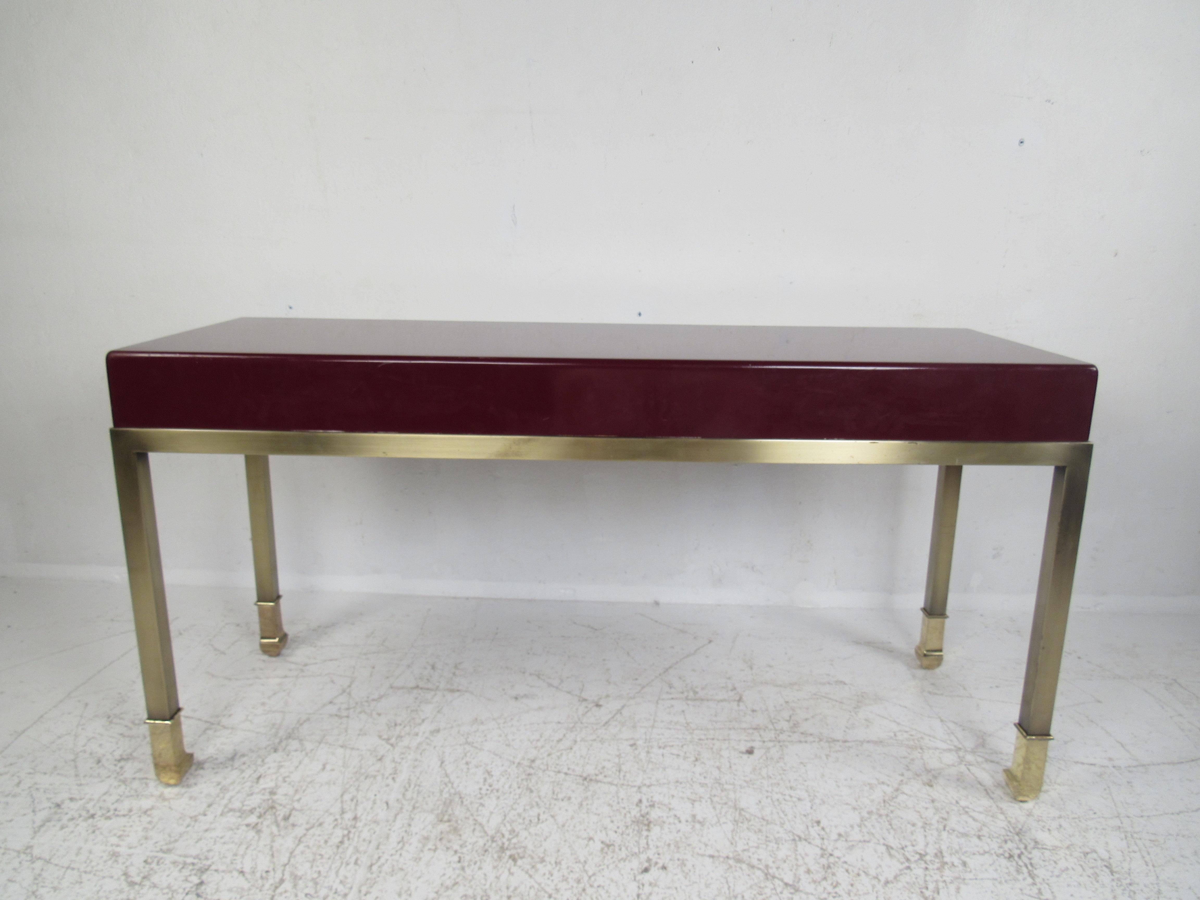 Design Institute of America Console Table In Good Condition For Sale In Brooklyn, NY