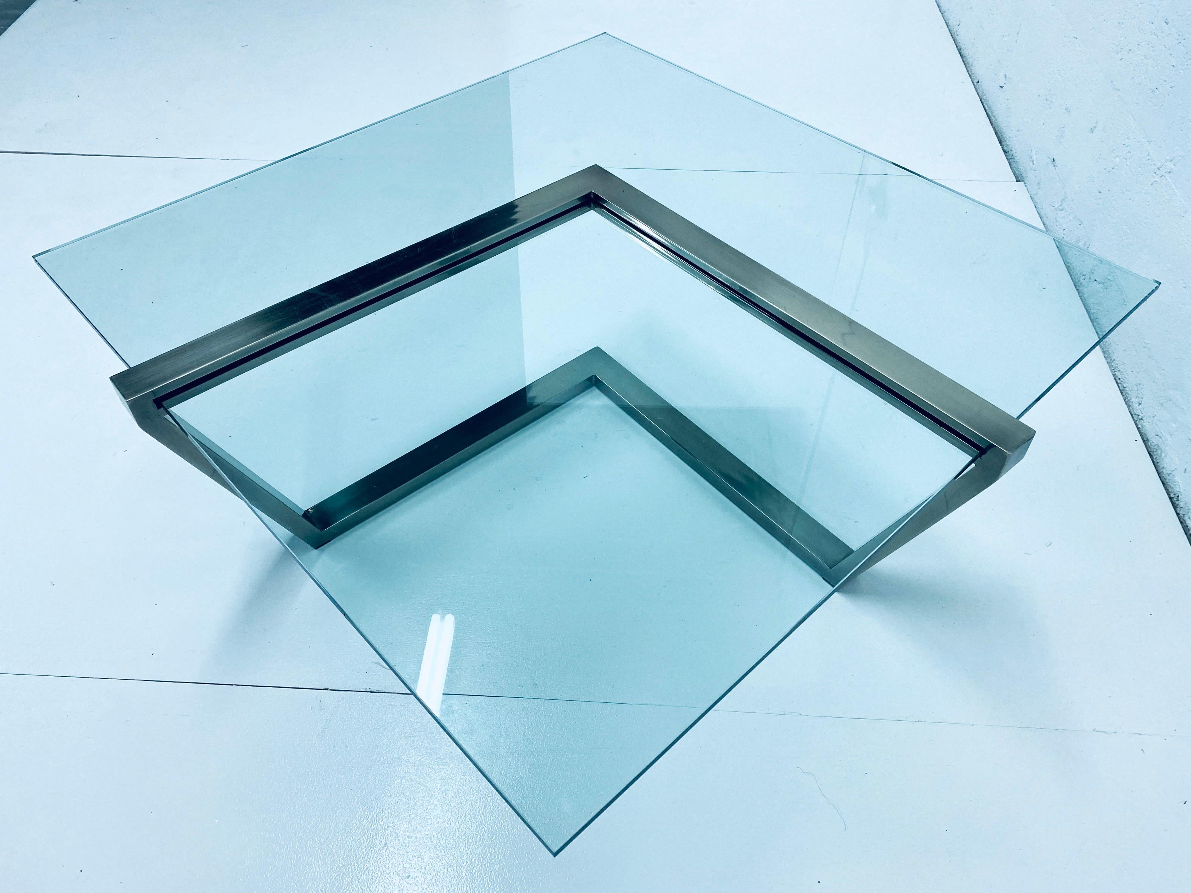 Américain Table basse DIA en verre et chrome brossé du Design Institute of America en vente