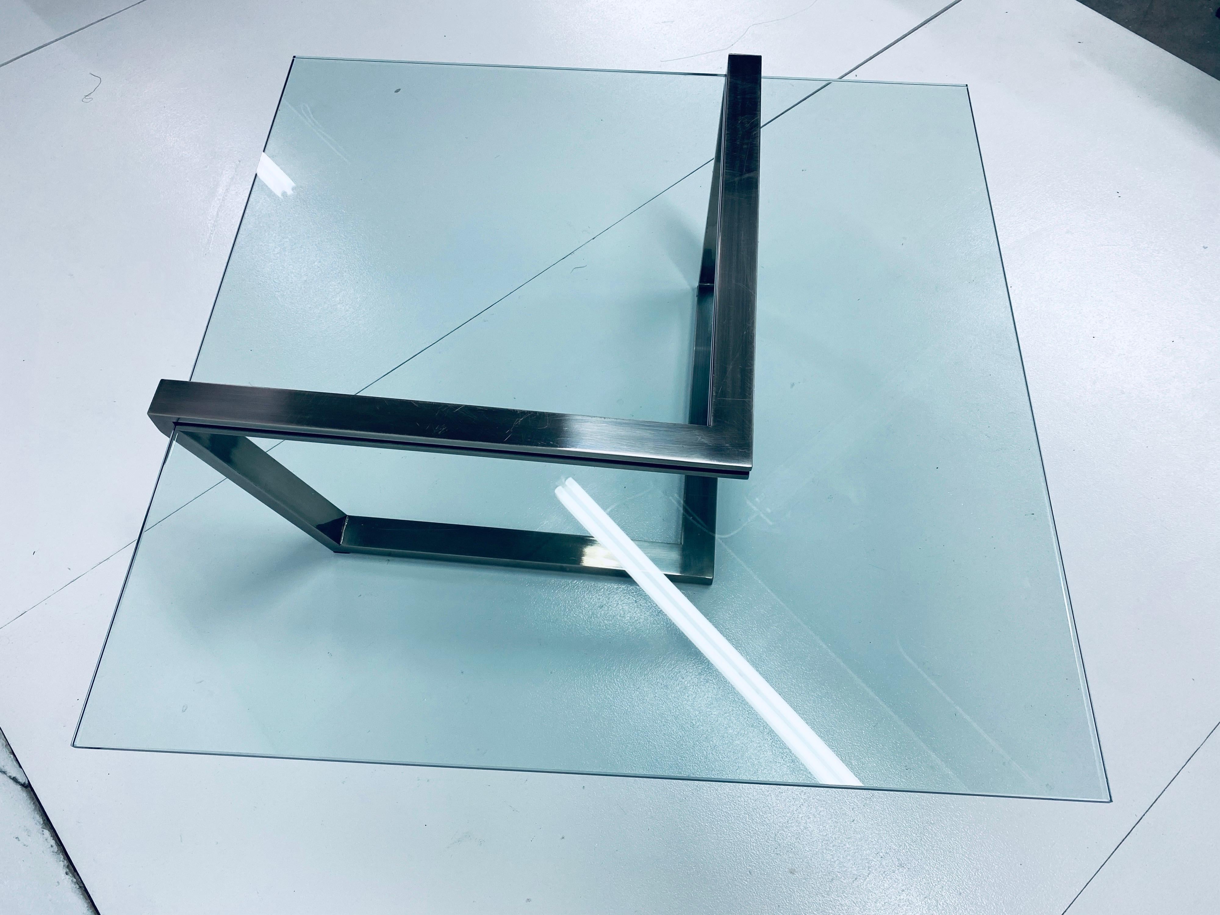 Table basse DIA en verre et chrome brossé du Design Institute of America en vente 1