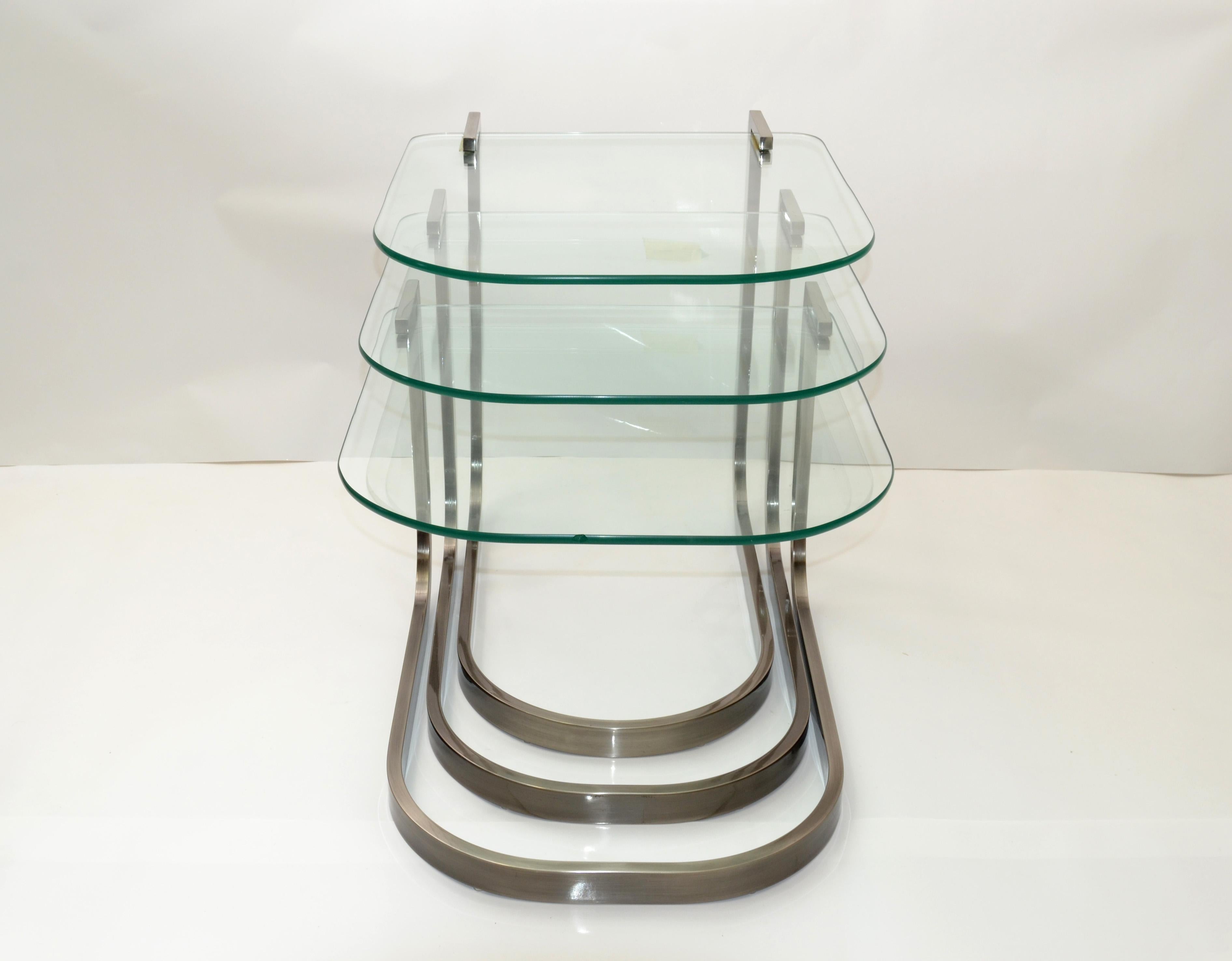 Mid-Century Modern design Institute of America 'DIA' unusual shape of glass & brushed steel nesting table set.
Modern design with a stunning look.
Measures: H 22.25 inches x W 20 inches x D 24 inches, Glass 22 inches.
H 19 inches x W 20 inches x