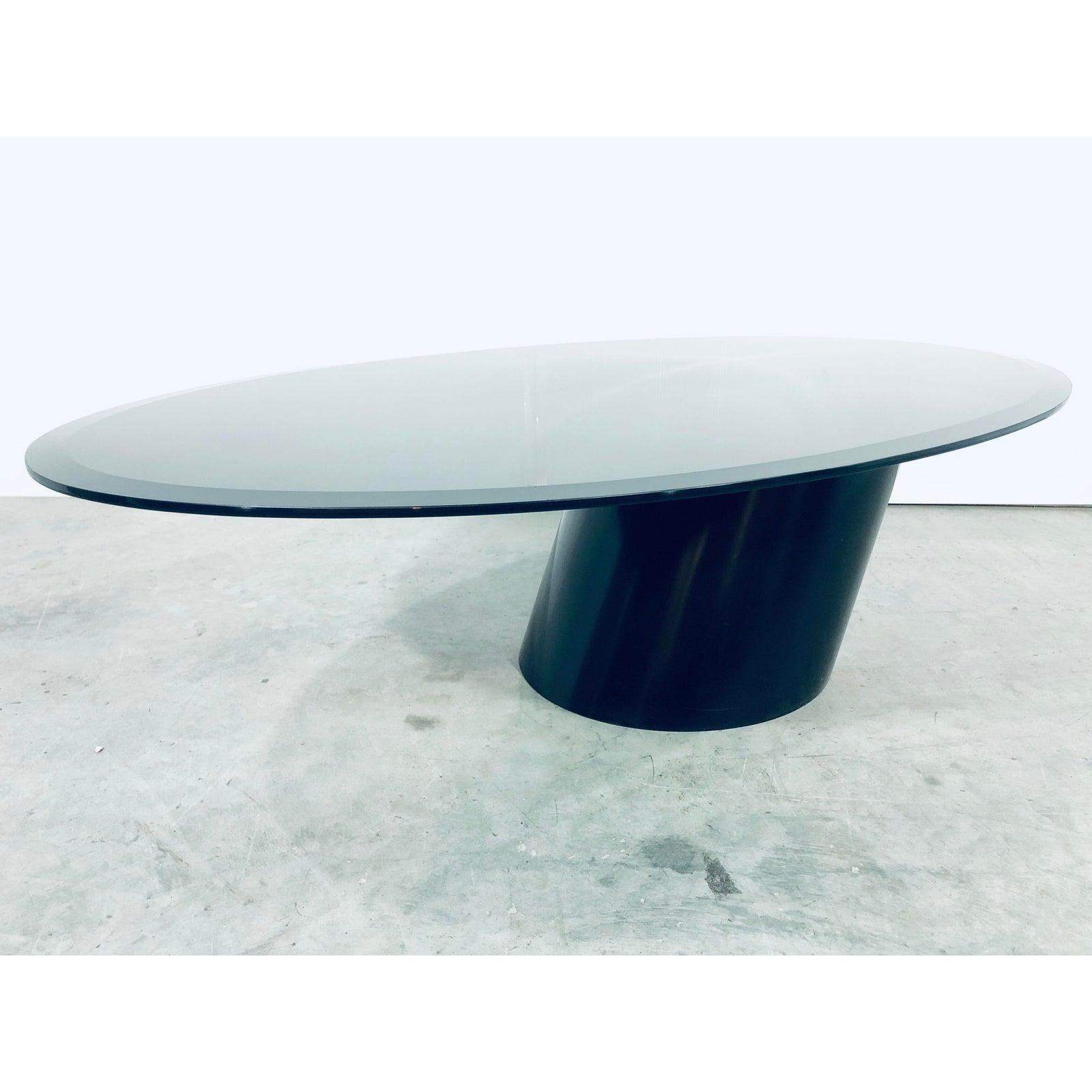 Design Institute of America Post Modern Cantilevered Coffee Table In Good Condition For Sale In Miami, FL