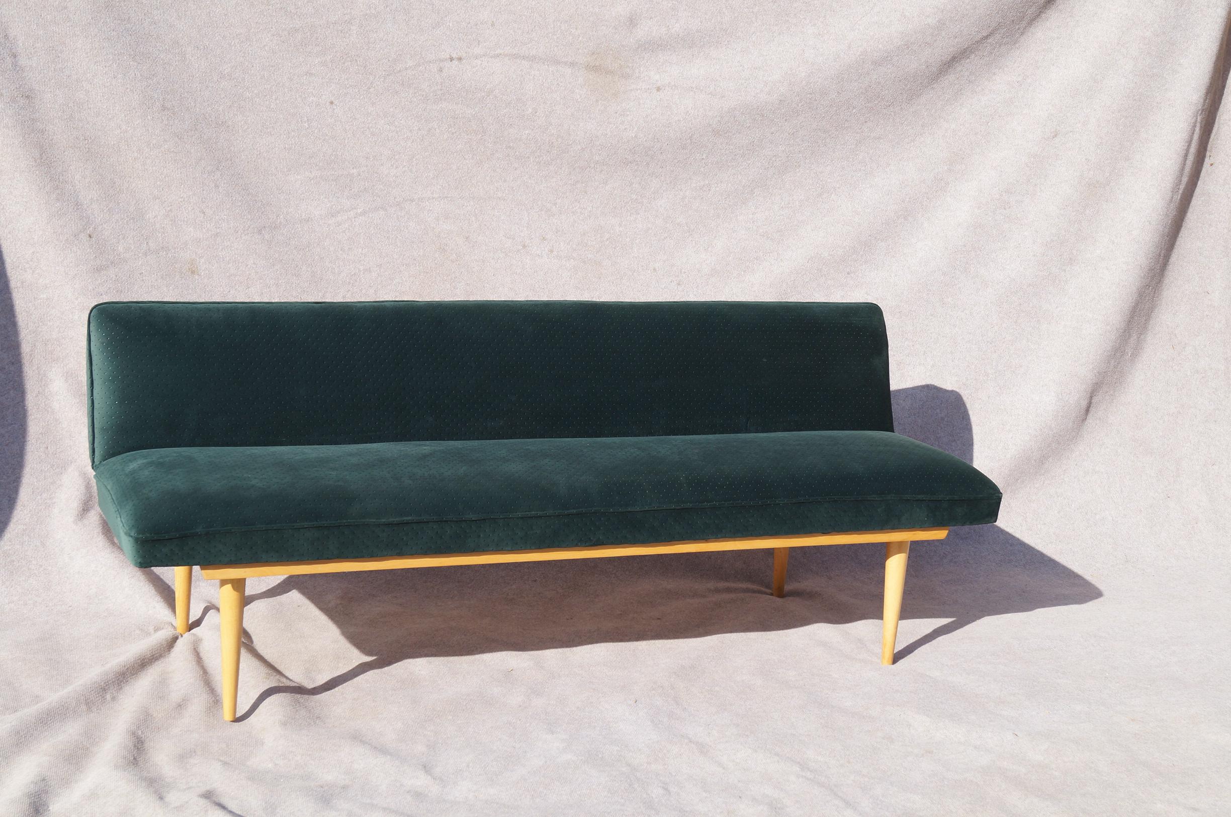 Design couch J.Halabal from 1960
We present designer sofa by J.Halabala, It was made in the Czech Republic in the Up Zavud factory
It has been given a complex manual renovation, the whole upholstery has been replaced with a new one. Wooden parts are