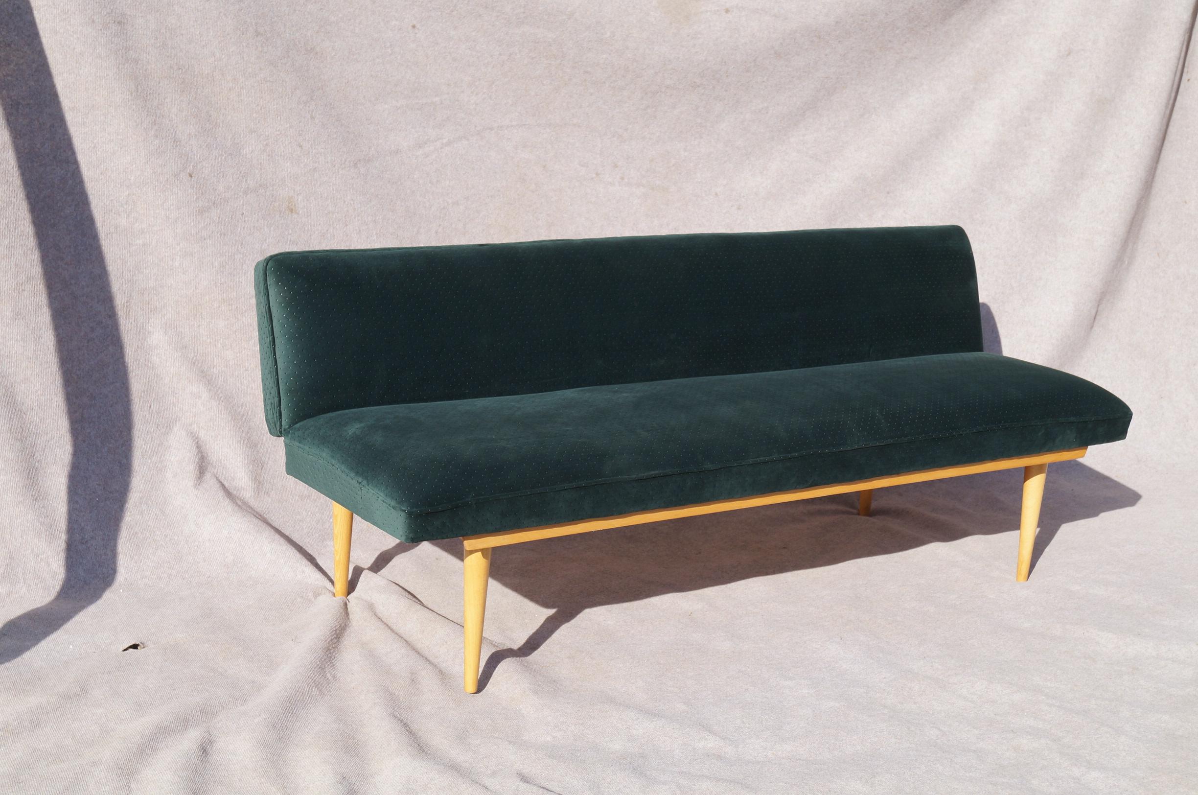 Design couch J.Halabala  from 1960 In Good Condition For Sale In Kraków, Małopolska