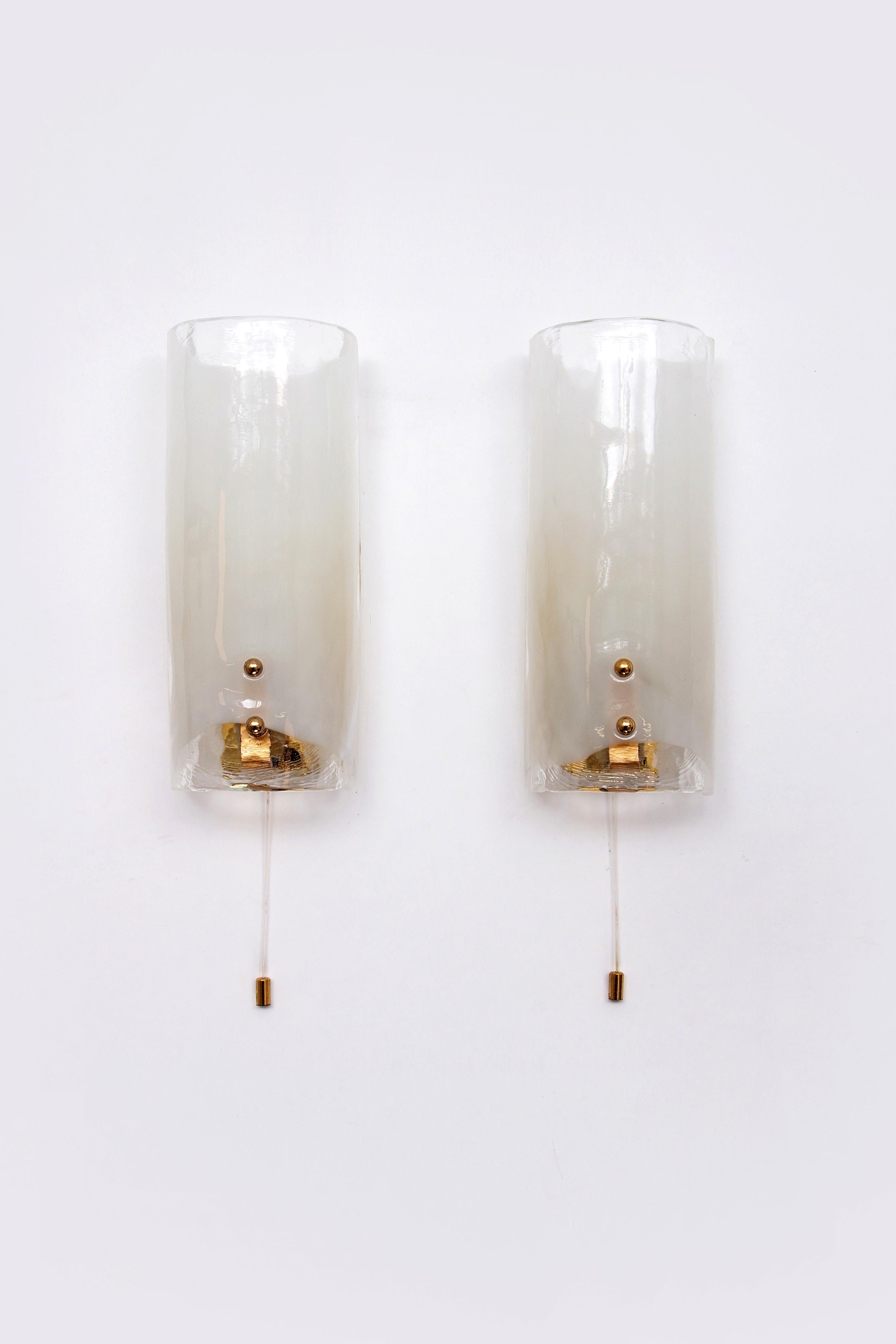 Design Kalmar glass wall lamp set with brass details For Sale 7