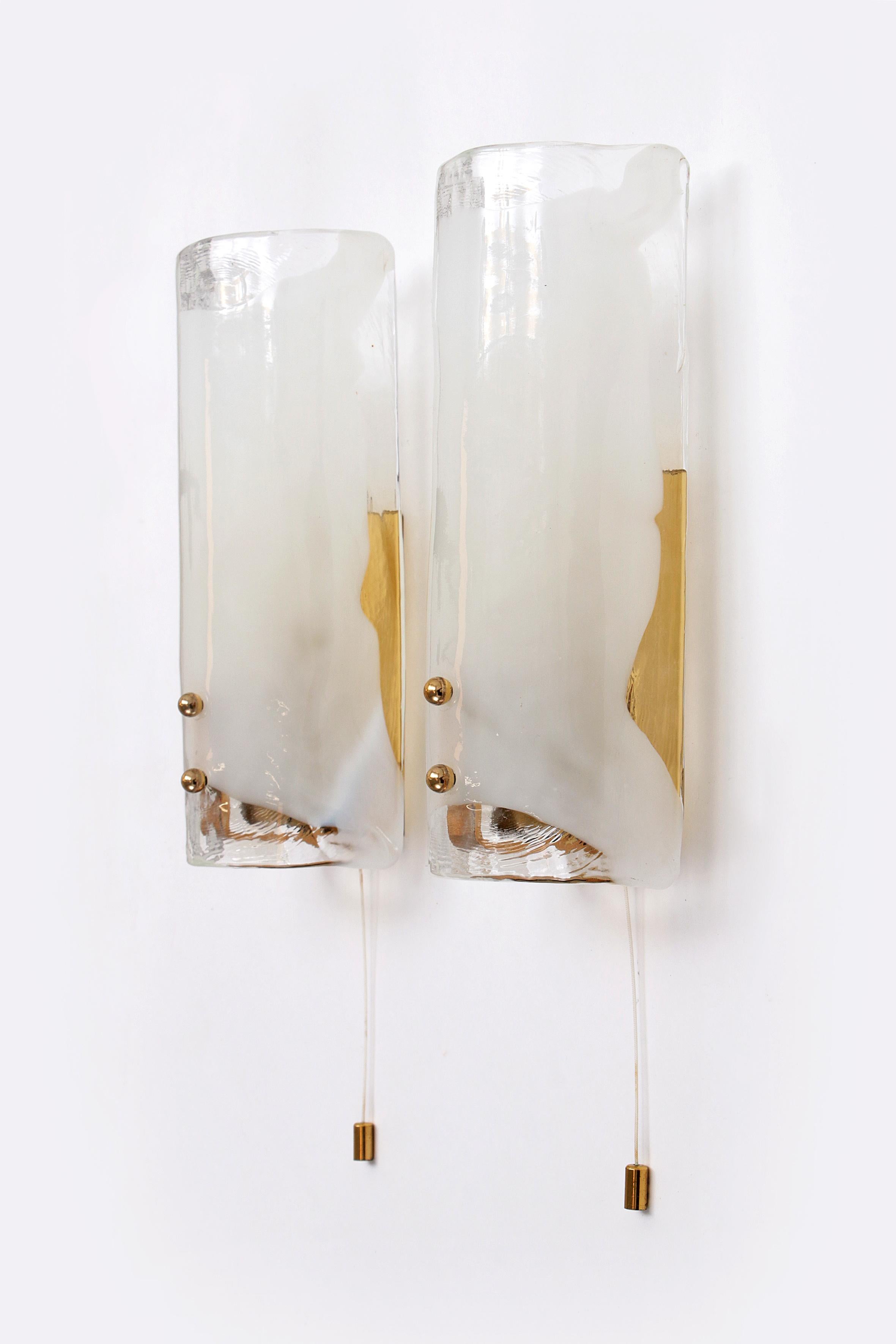 Design Kalmar glass wall lamp set with brass details In Excellent Condition For Sale In Oostrum-Venray, NL