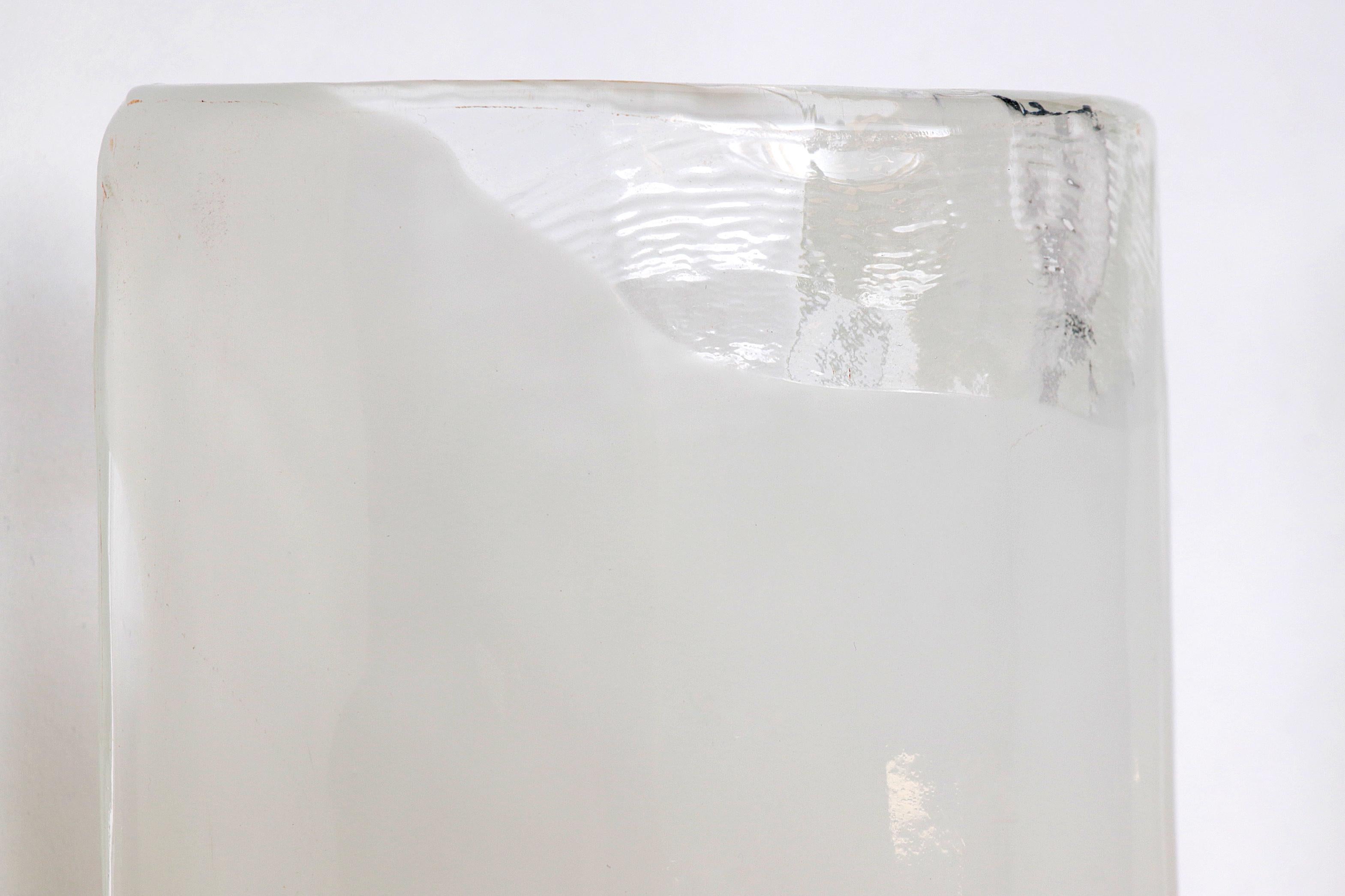 Design Kalmar Wandleuchte aus Glas mit Messingdetails im Angebot 1