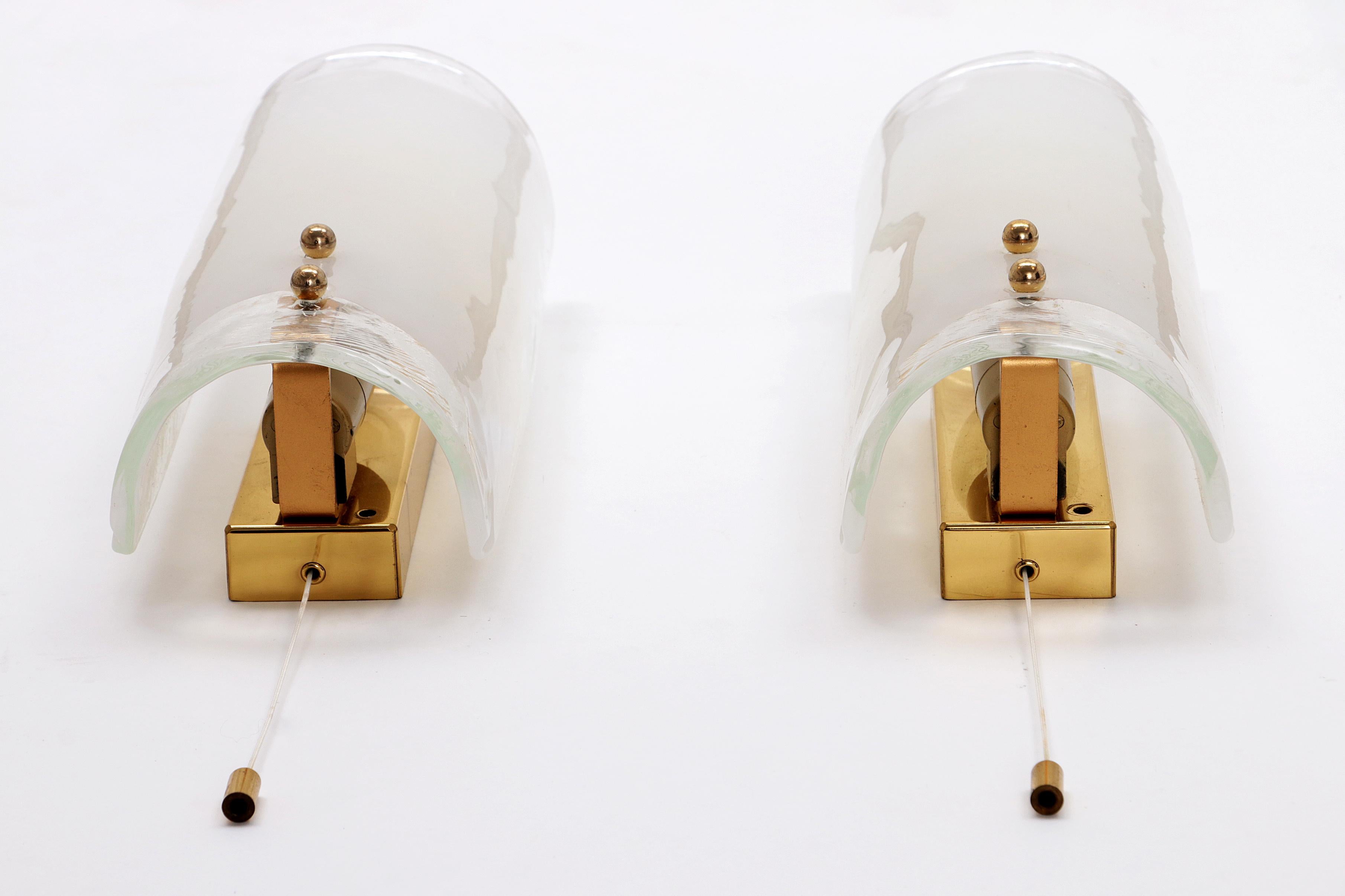 Design Kalmar glass wall lamp set with brass details For Sale 2