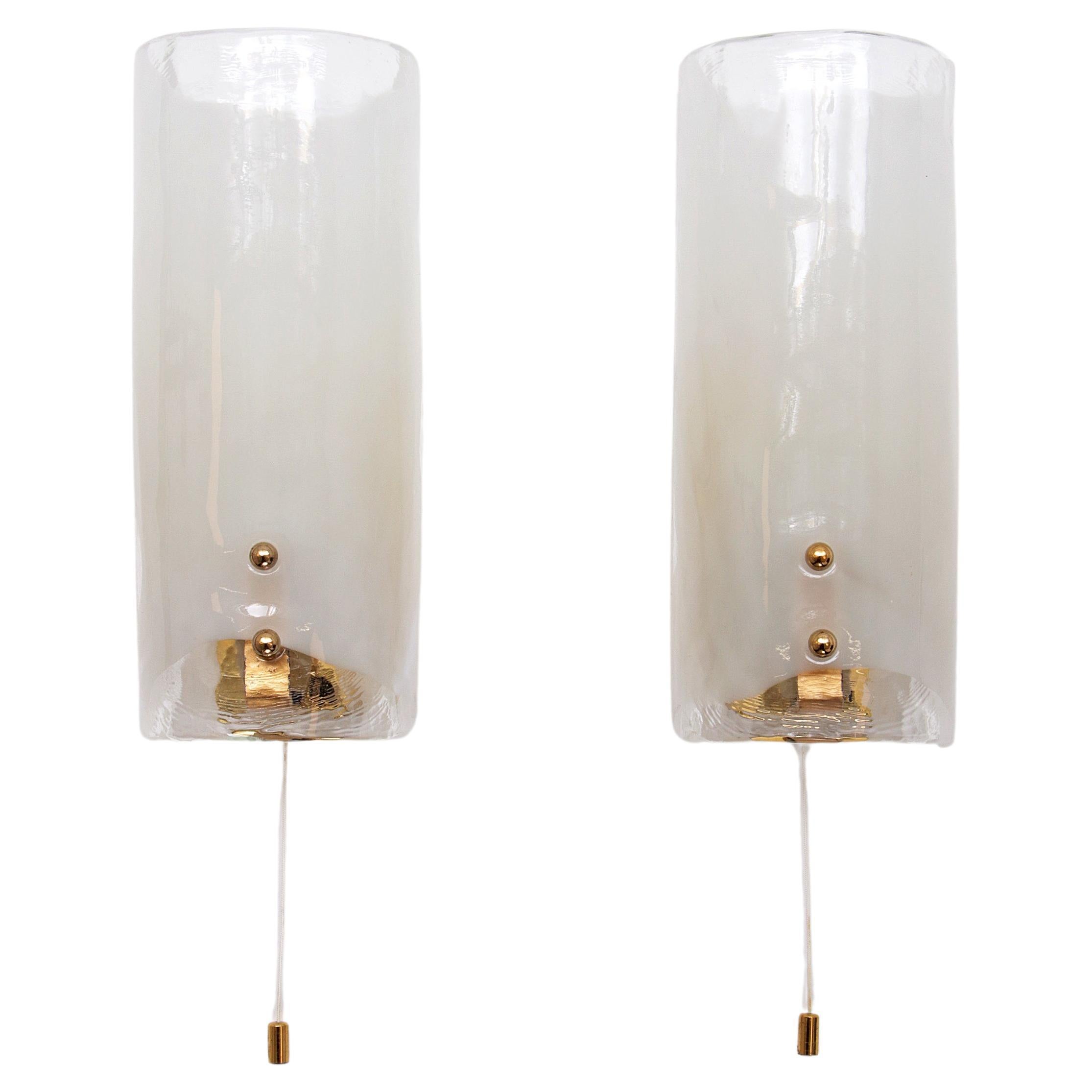 Design Kalmar glass wall lamp set with brass details For Sale