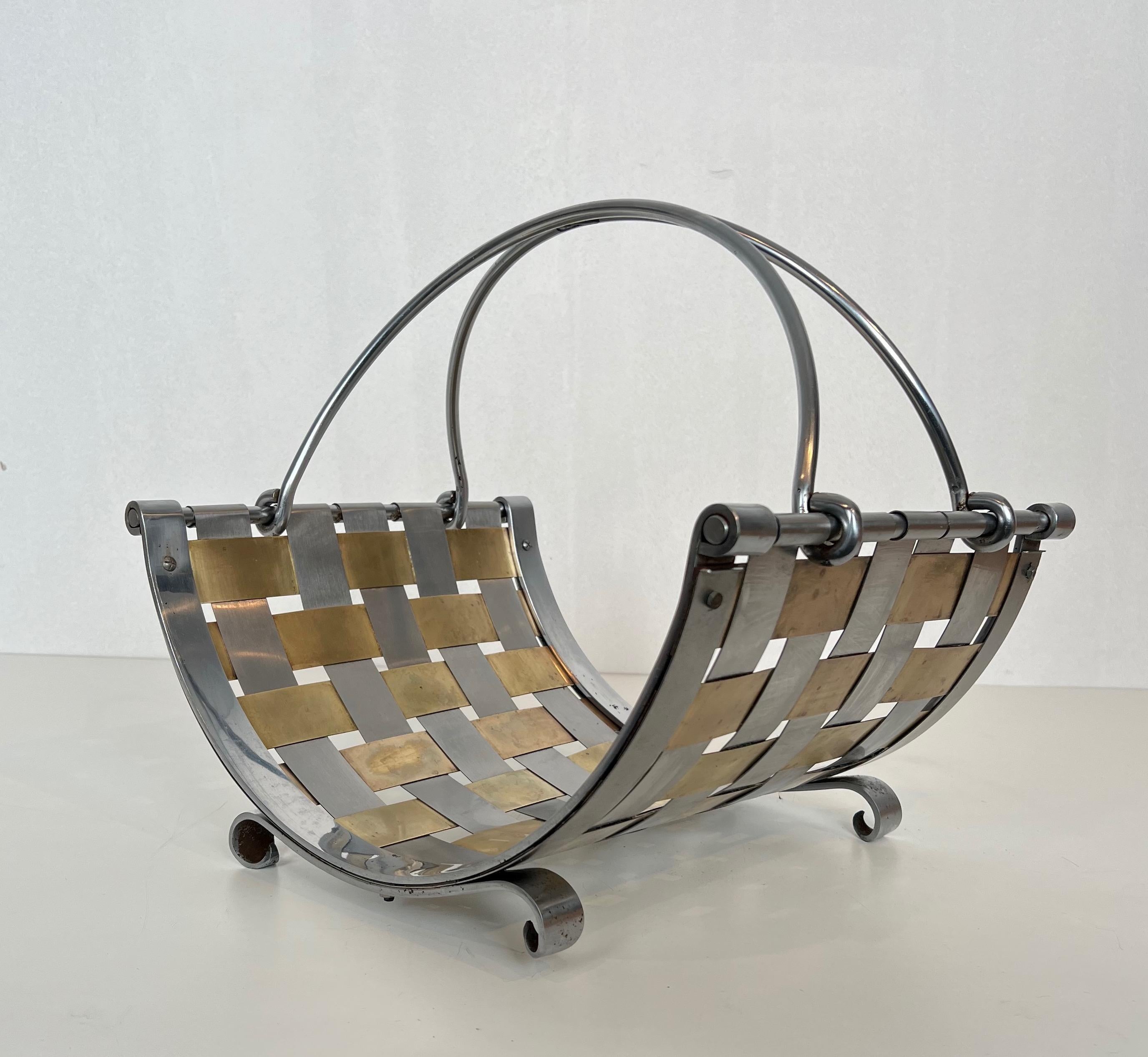 Design logs holder made of intersecting brass and chrome strips. Circa 1970 For Sale 5