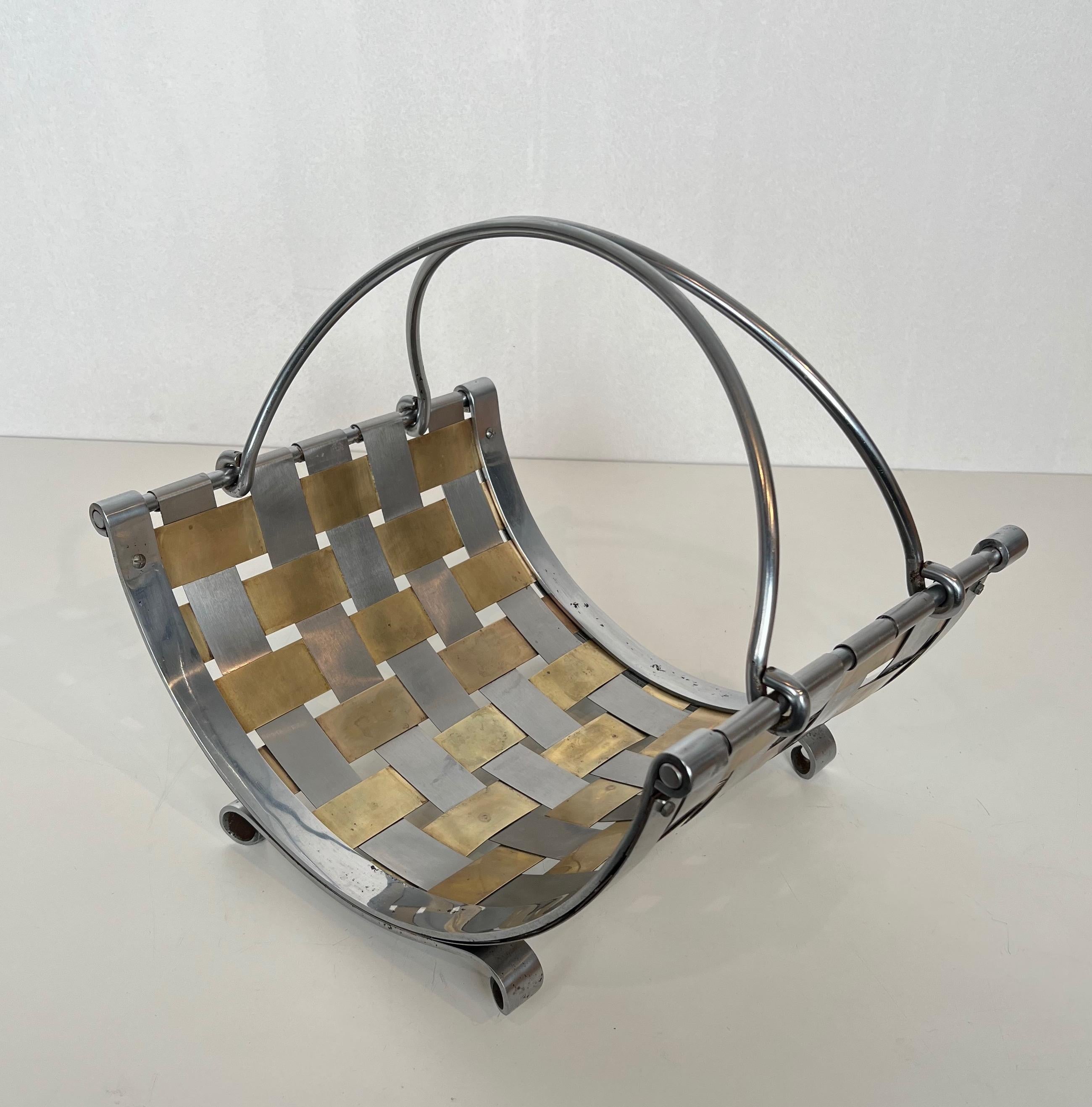 Design logs holder made of intersecting brass and chrome strips. Circa 1970 For Sale 7