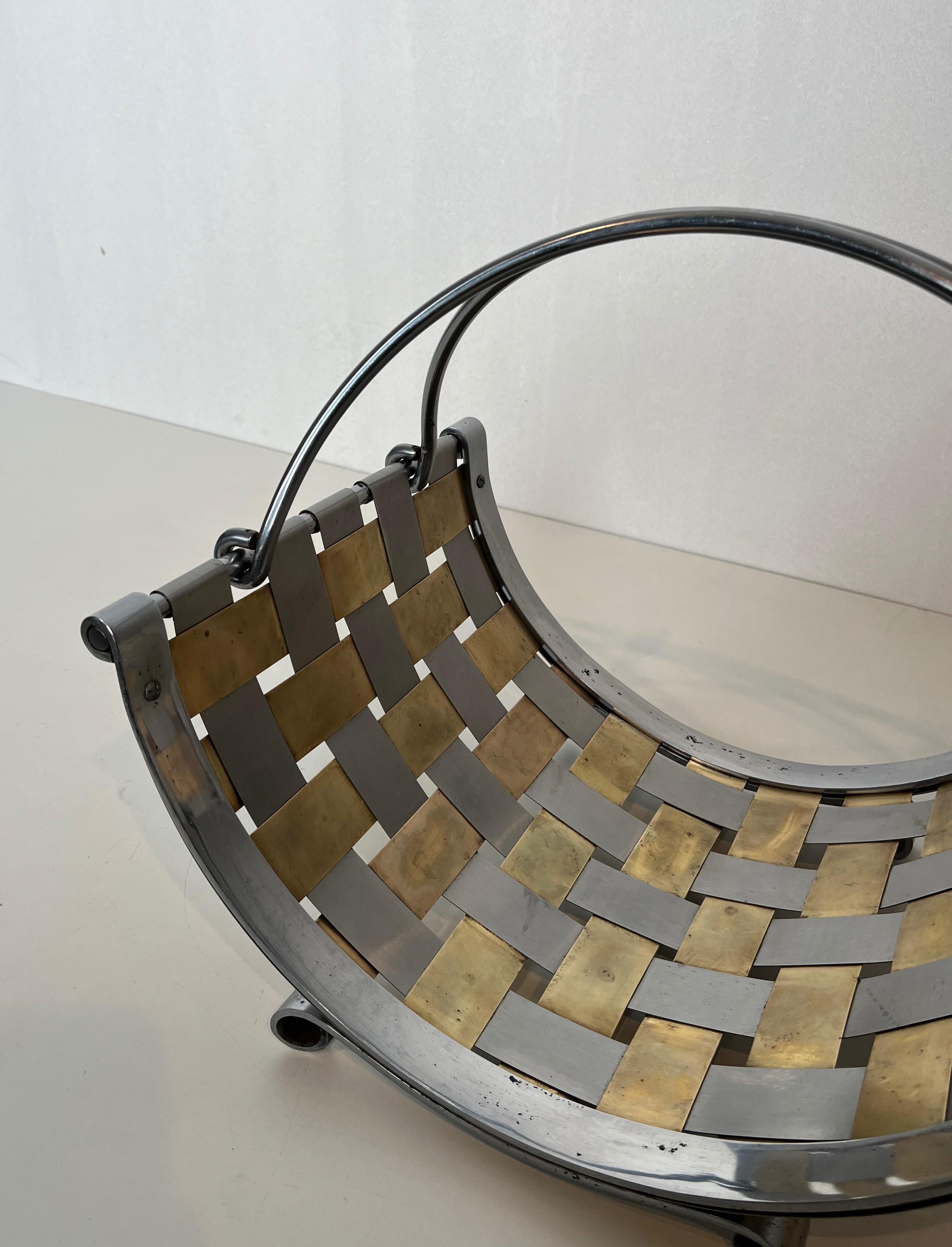 Design logs holder made of intersecting brass and chrome strips. Circa 1970 For Sale 8