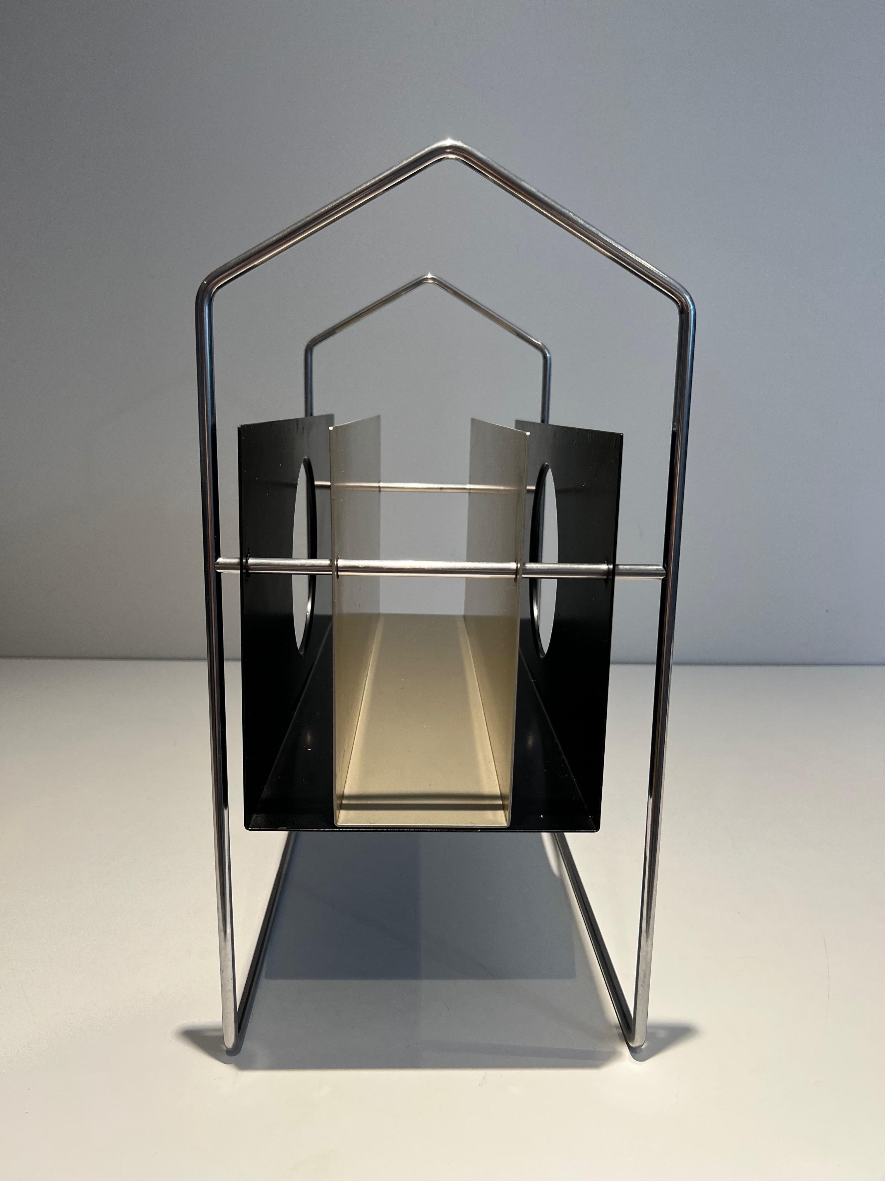 Design Magazine Rack made of Chrome, Black and White Lacquered Metal In Good Condition For Sale In Marcq-en-Barœul, Hauts-de-France