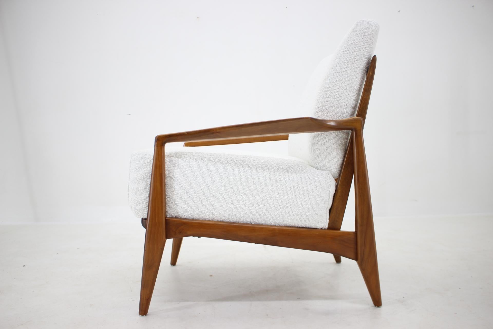 Design Midcentury Bouclé Armchair, Germany / 1960s, Completely Renovated In Good Condition For Sale In Praha, CZ