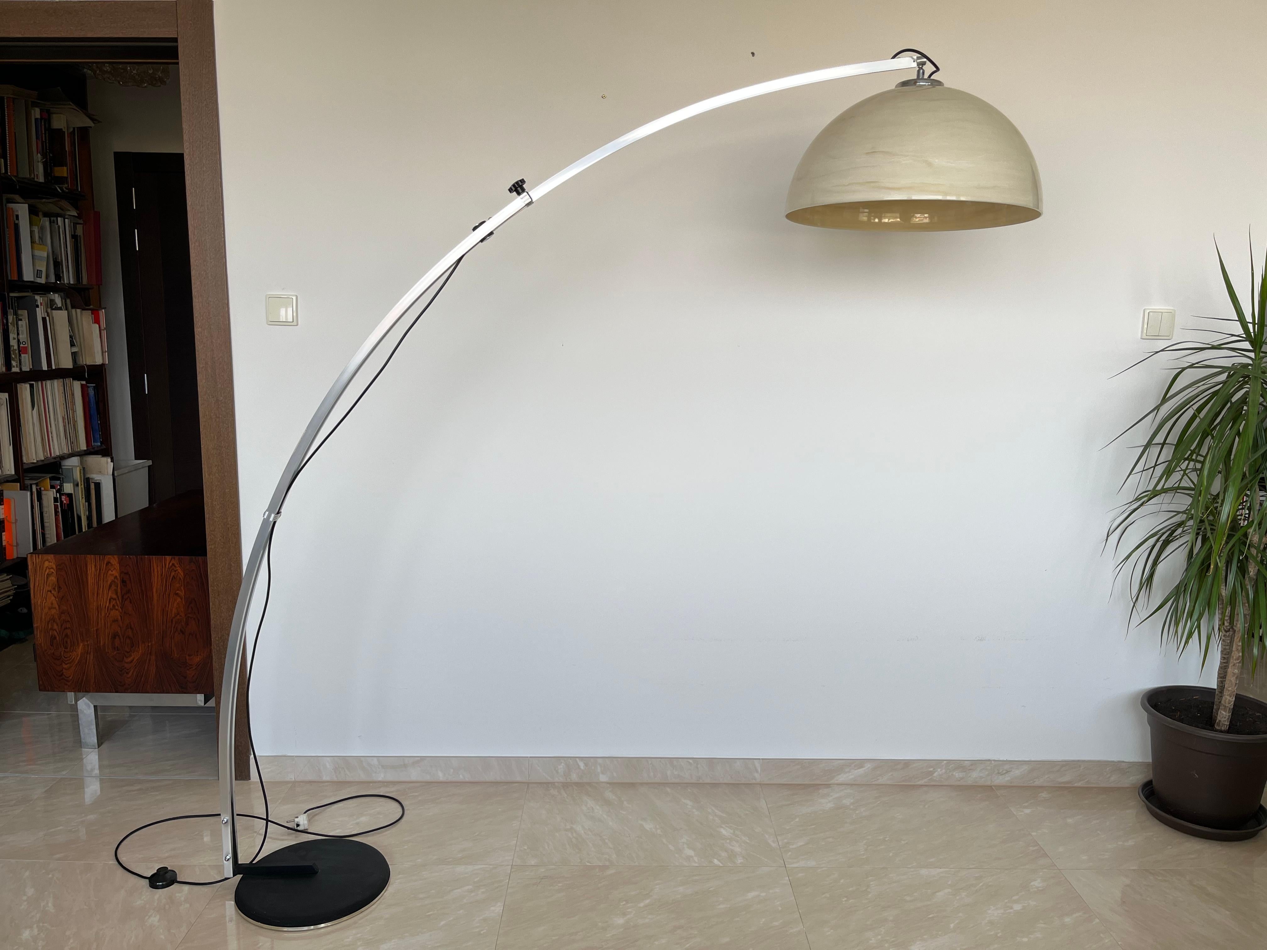Design Midcentury Harvey Guzzini Style Adjustable Floor Arc Lamp, Around 1970 For Sale 5