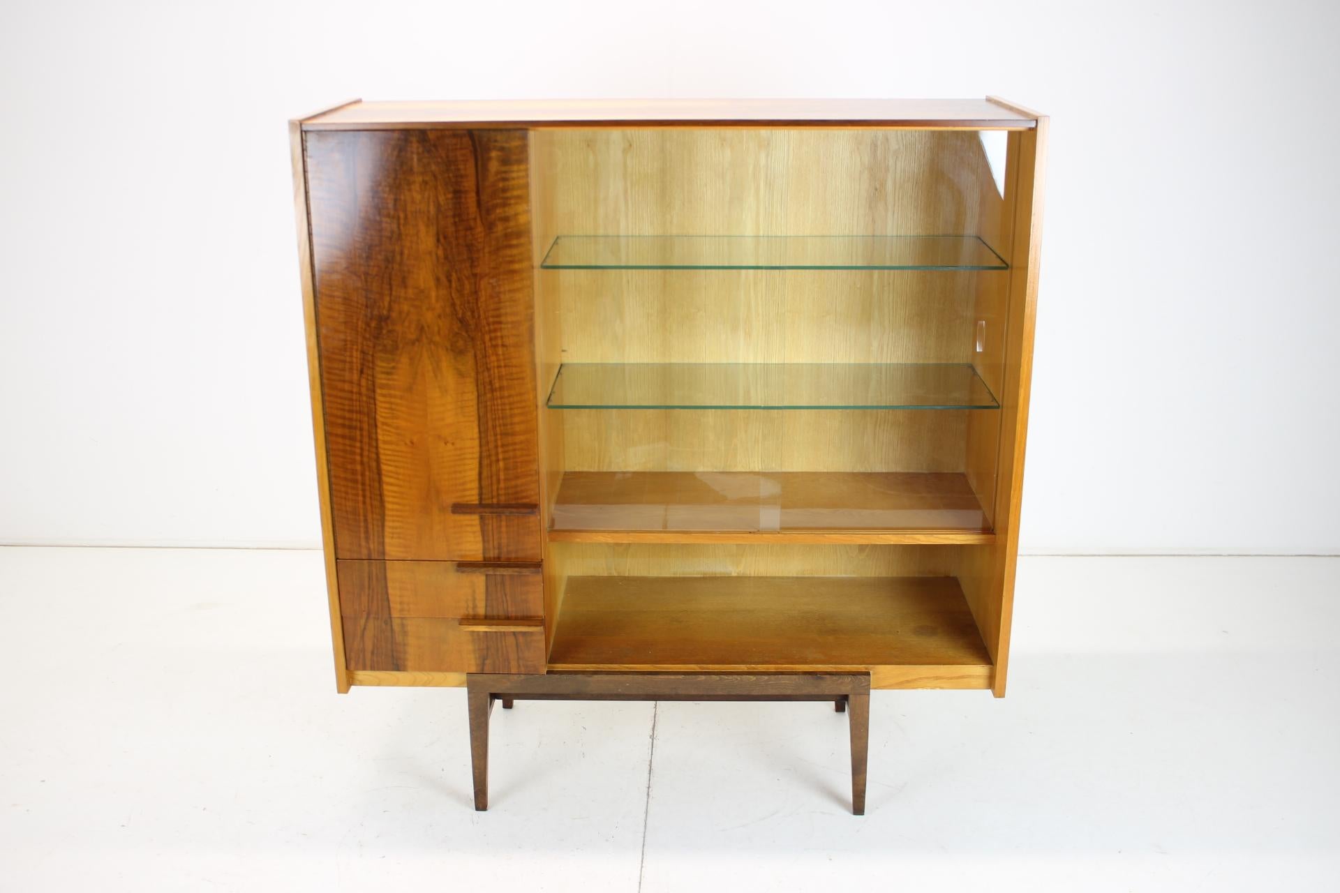 Metà XX secolo Libreria di design del Medioevo di František Mezulánik, Cecoslovacchia, anni '60 in vendita
