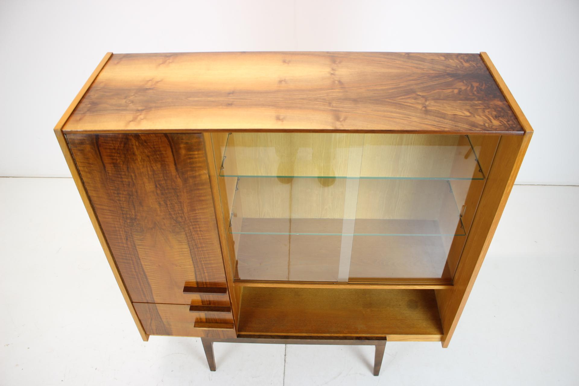 Legno Libreria di design del Medioevo di František Mezulánik, Cecoslovacchia, anni '60 in vendita