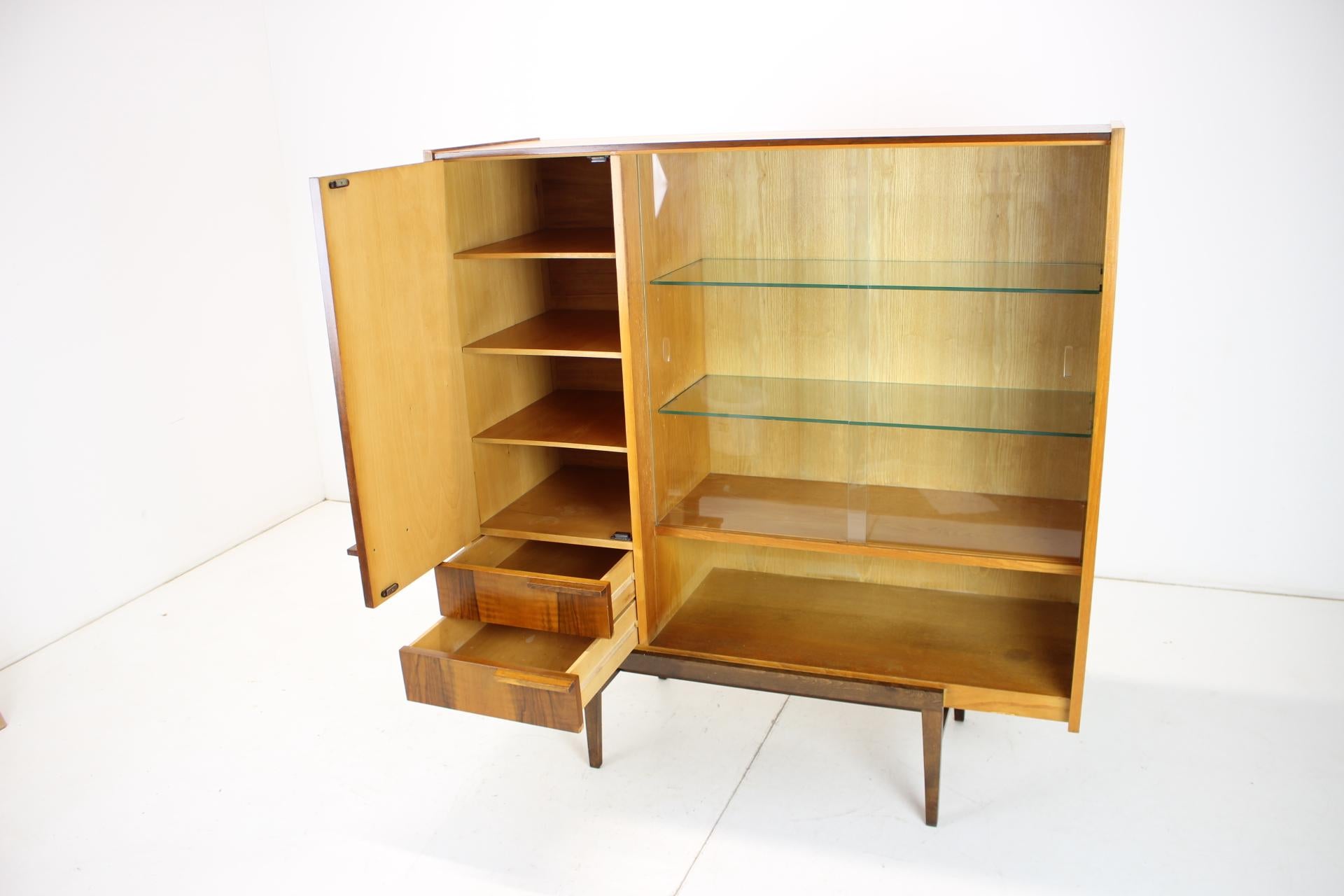 Libreria di design del Medioevo di František Mezulánik, Cecoslovacchia, anni '60 in vendita 1