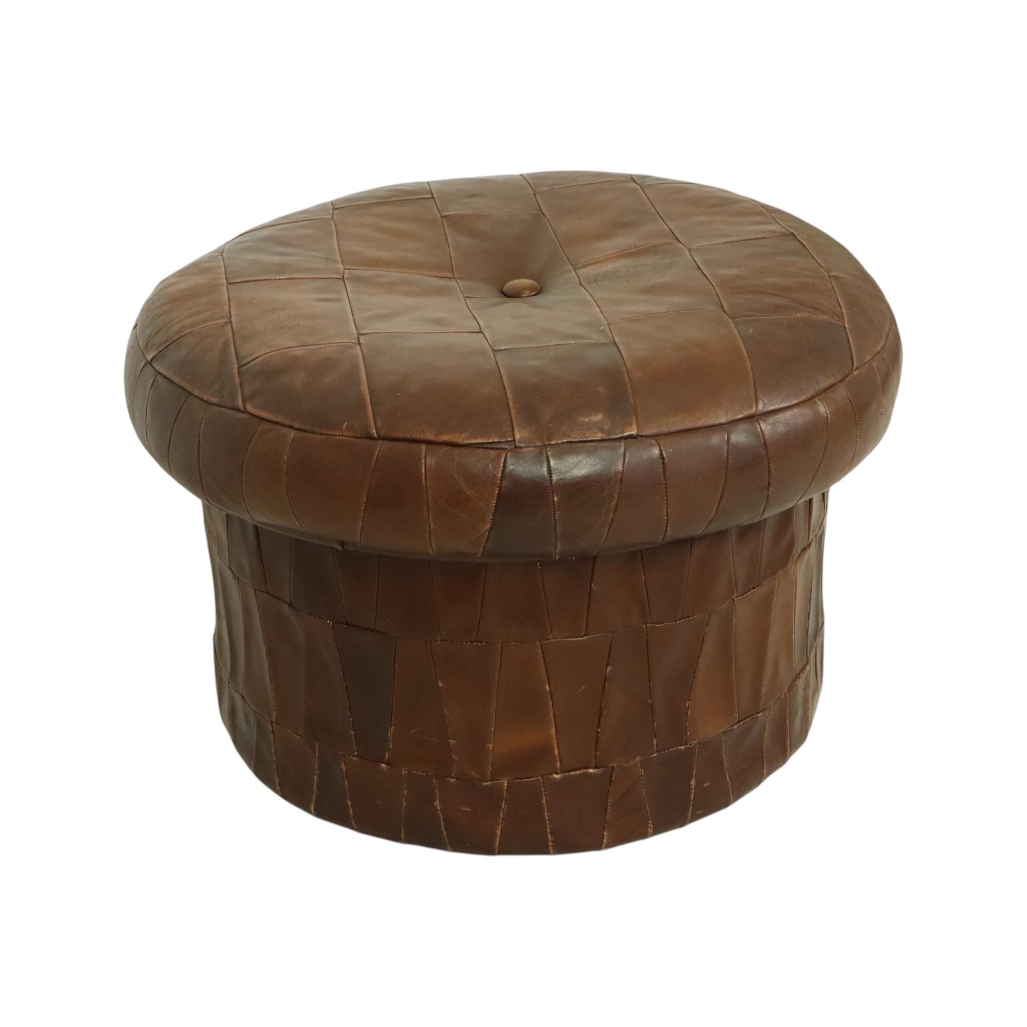 Milieu du XXe siècle Design Mushroom Ottoman Storage Space De Sede Brown Leather 57cm en vente