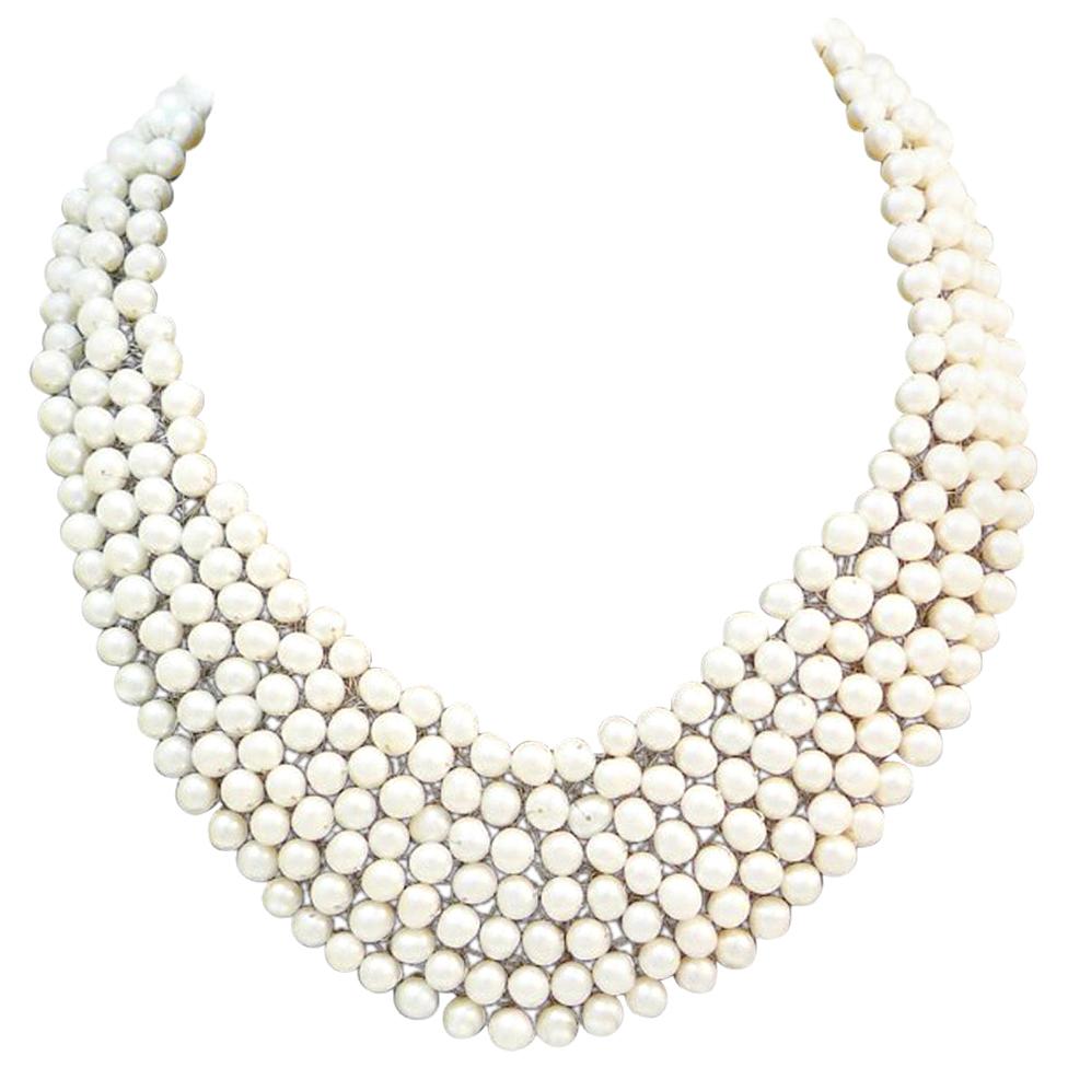 Design necklace made of freshwater pearls, opulent statement collier For Sale