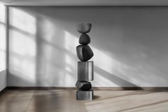Design di Sleek Darkness, Totem moderno in legno massiccio nero di NONO, Still Stand 101