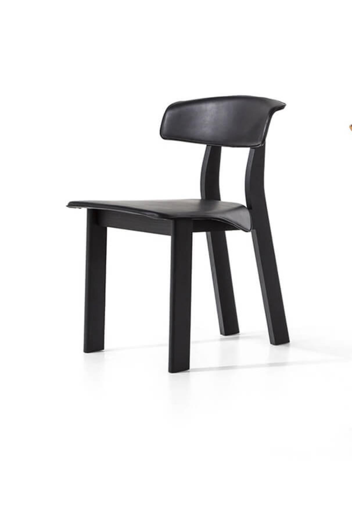 Design Patricia Urquiola für Cassina: Rückenlehnestuhl mit Rückenlehne

Dieser unverwechselbare Stuhl von Patricia Urquiola übertrifft die Stereotypen mit einer kühnen neuen Plastizität und seiner eigenen Persönlichkeit. Die moderne Designstruktur