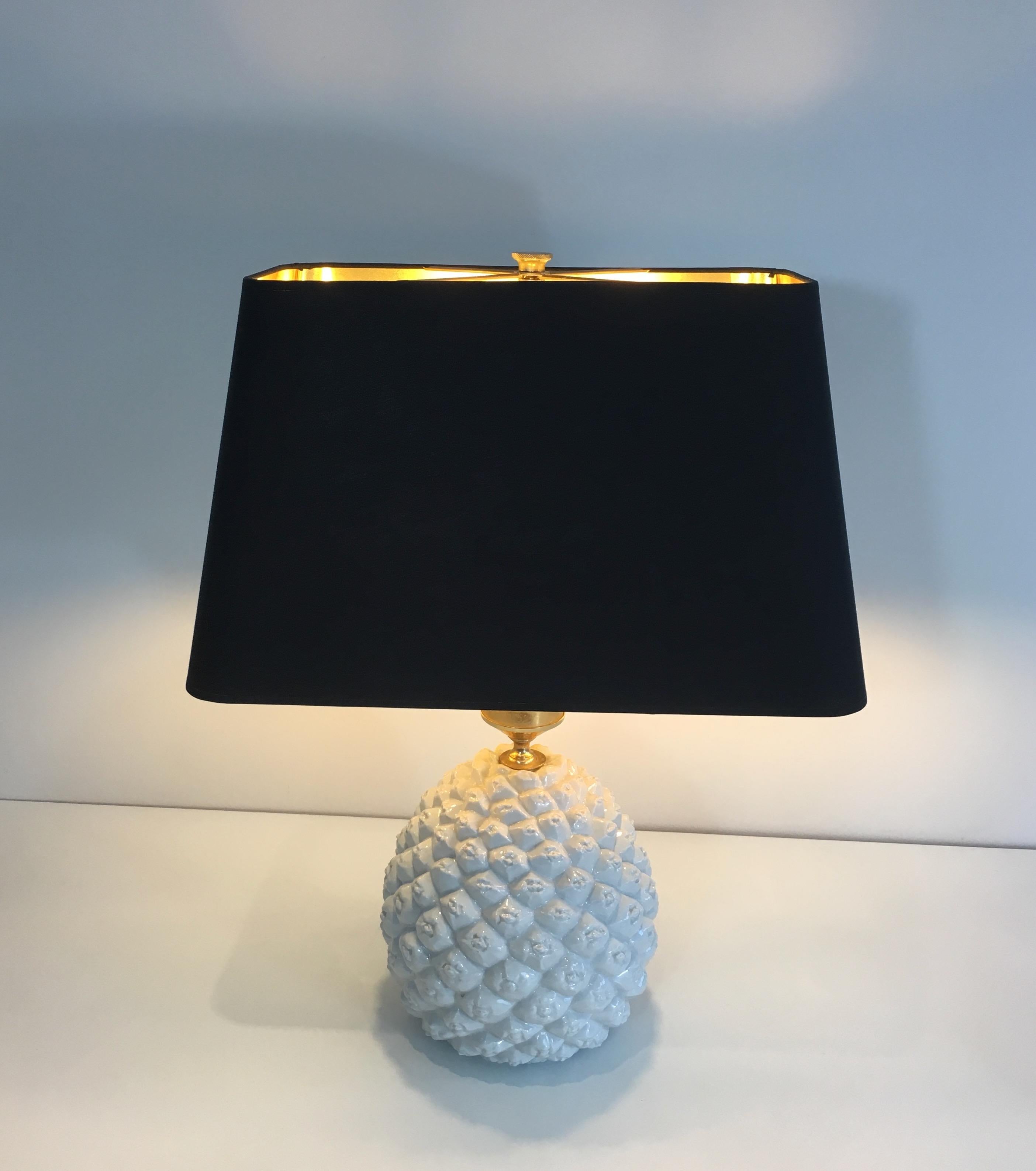 This design pineapple table lamp is made of a white porcelain with a gilt part on top supporting the lights. This is a very decorative piece made in Italy, circa 1970.