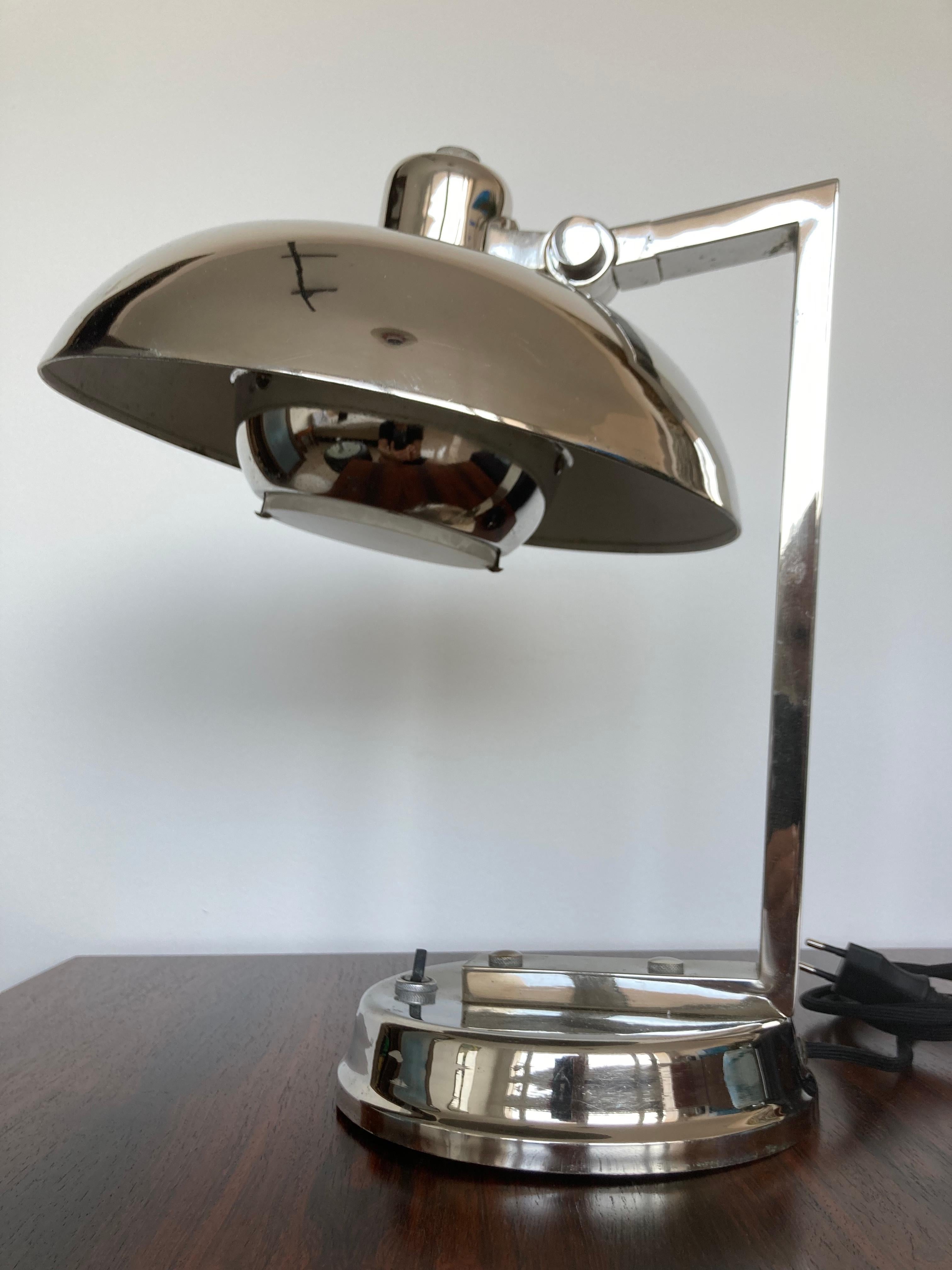 Rare lampe de bureau Bauhaus chromée au design original, années 1930 en vente 1