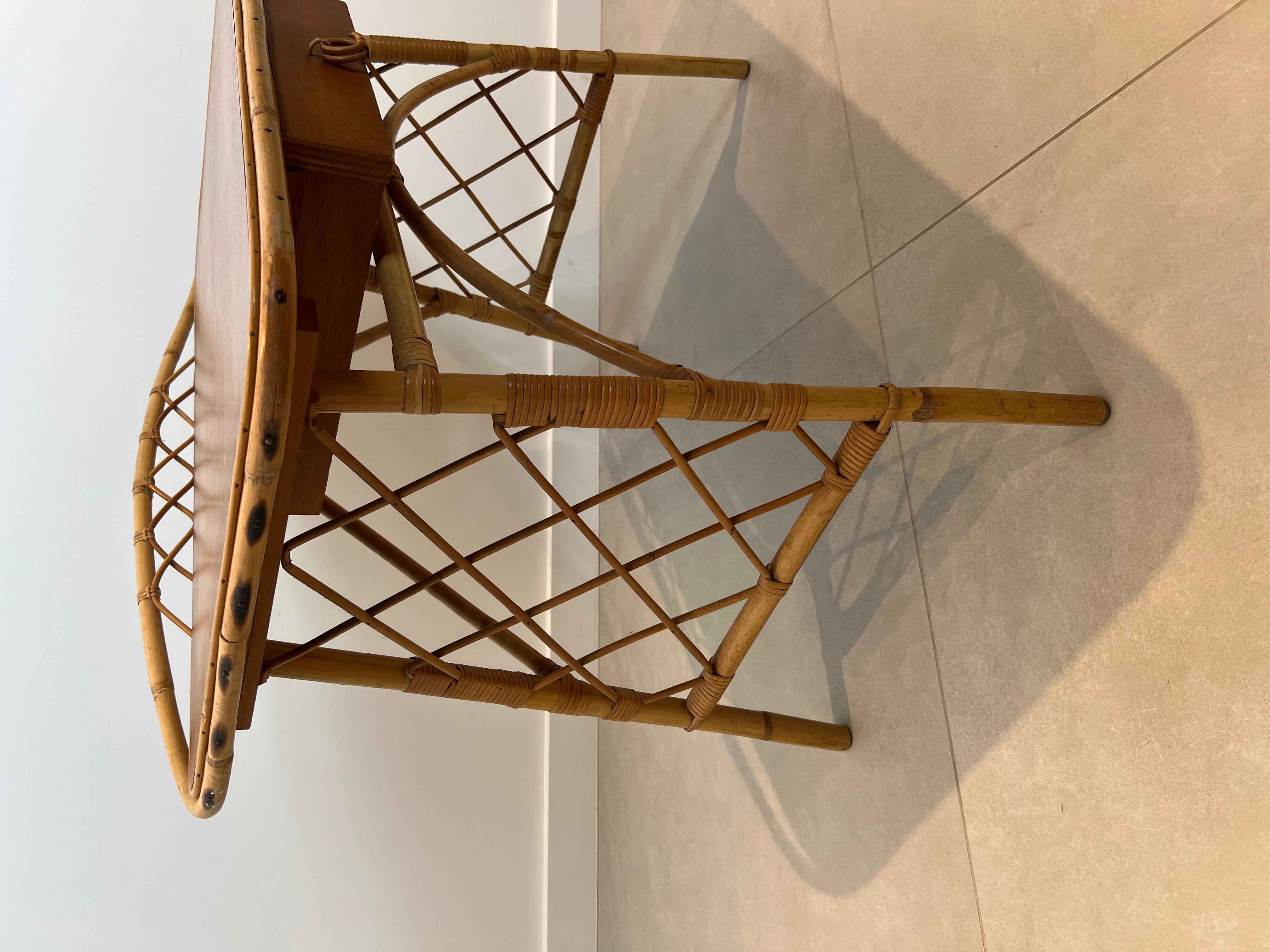 Metà XX secolo Scrivania di design in rattan di Louis Sognot