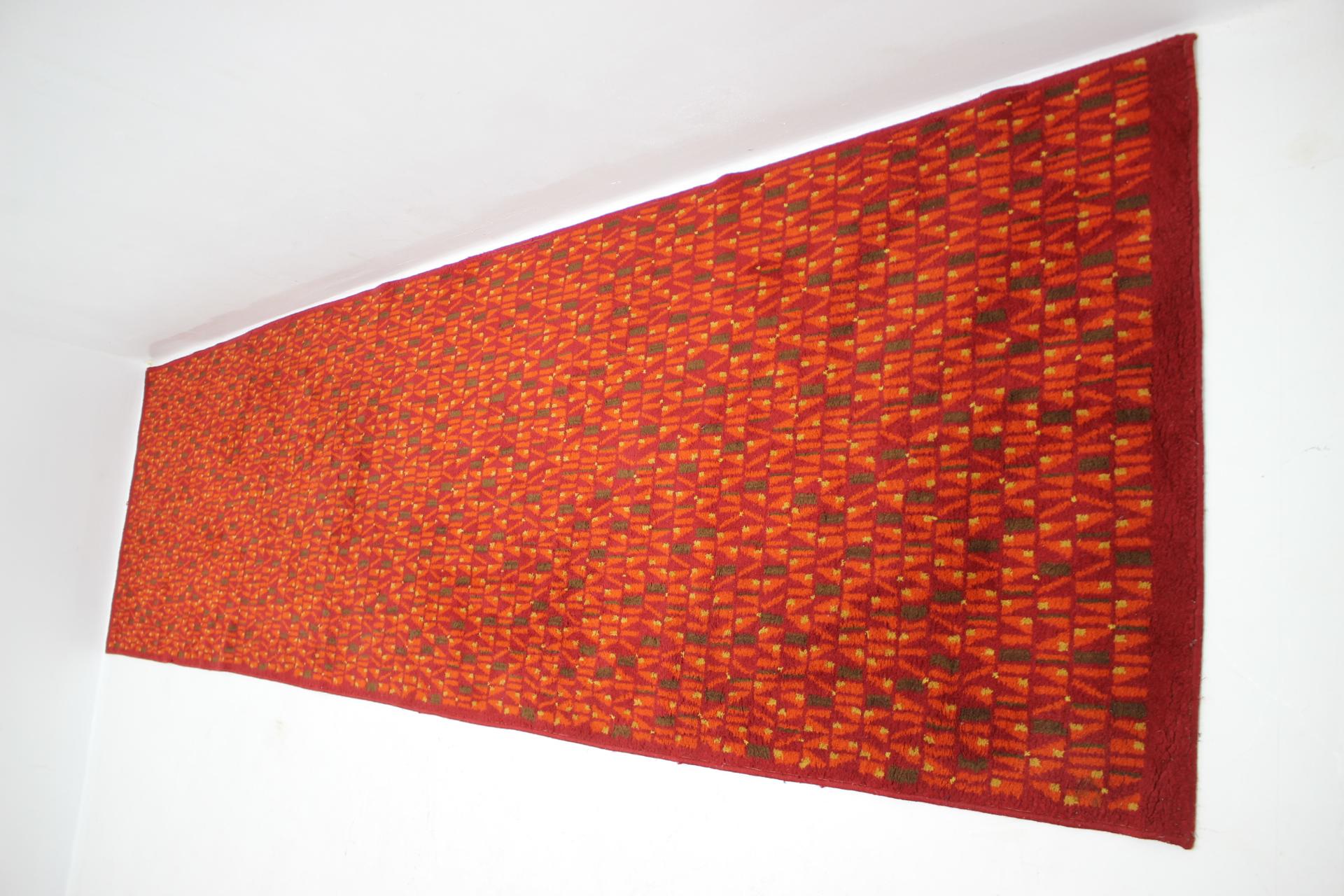 Mid-Century Modern Design Red Wool Carpet / Rug, 1960s For Sale