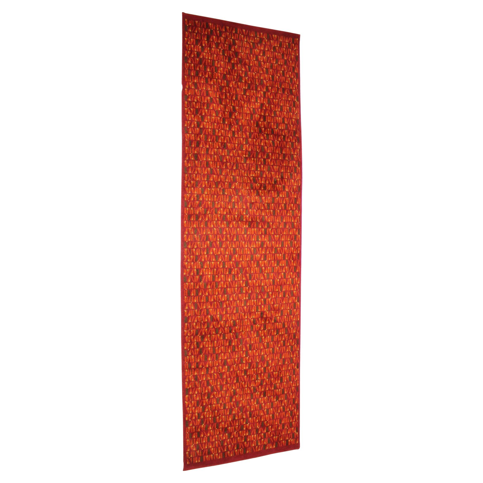 Tapis en laine rouge au design original, années 1960