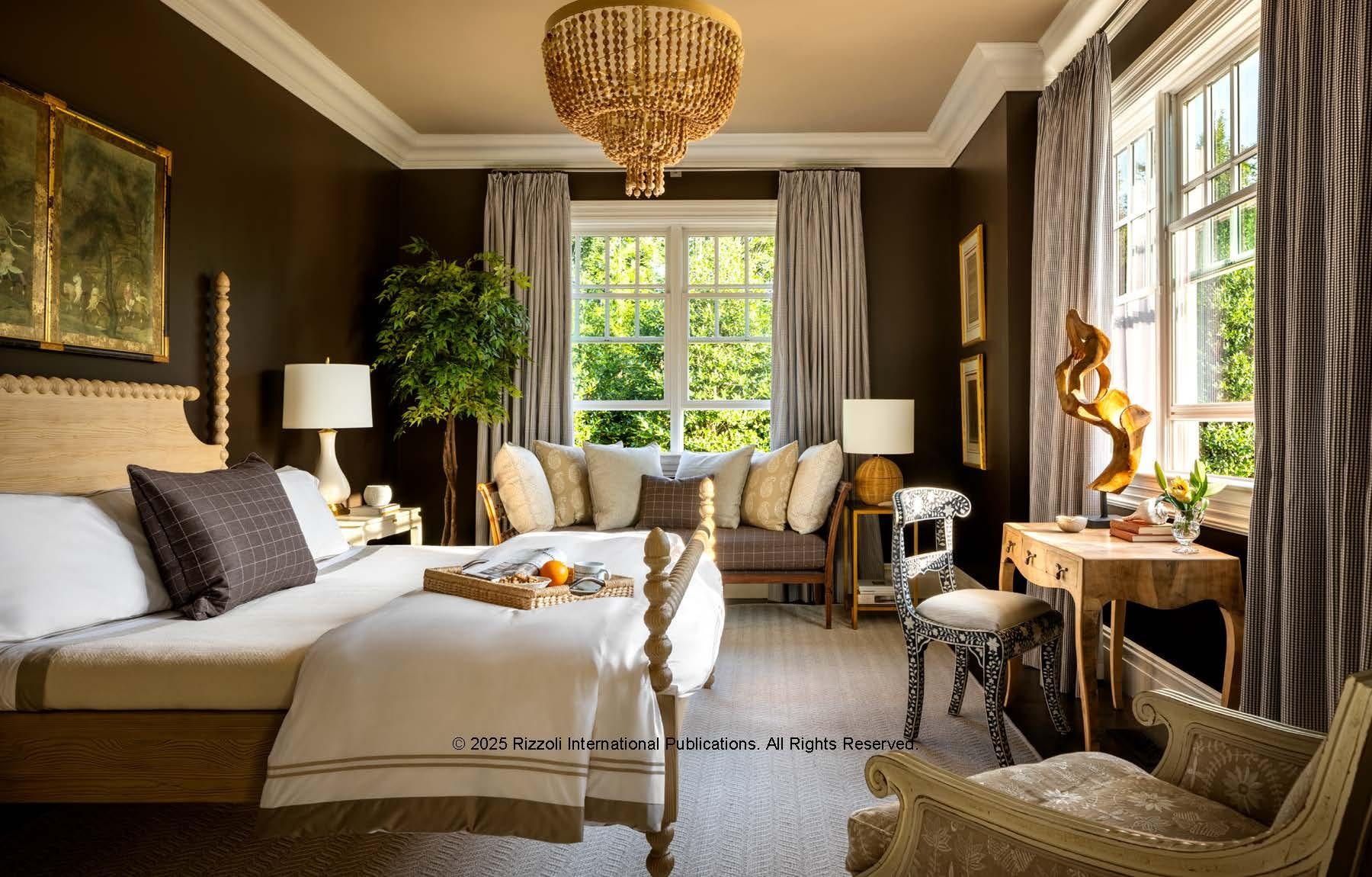 Design Reimagined: A Fresh and Colorful Take on Timeless Rooms in vendita 1