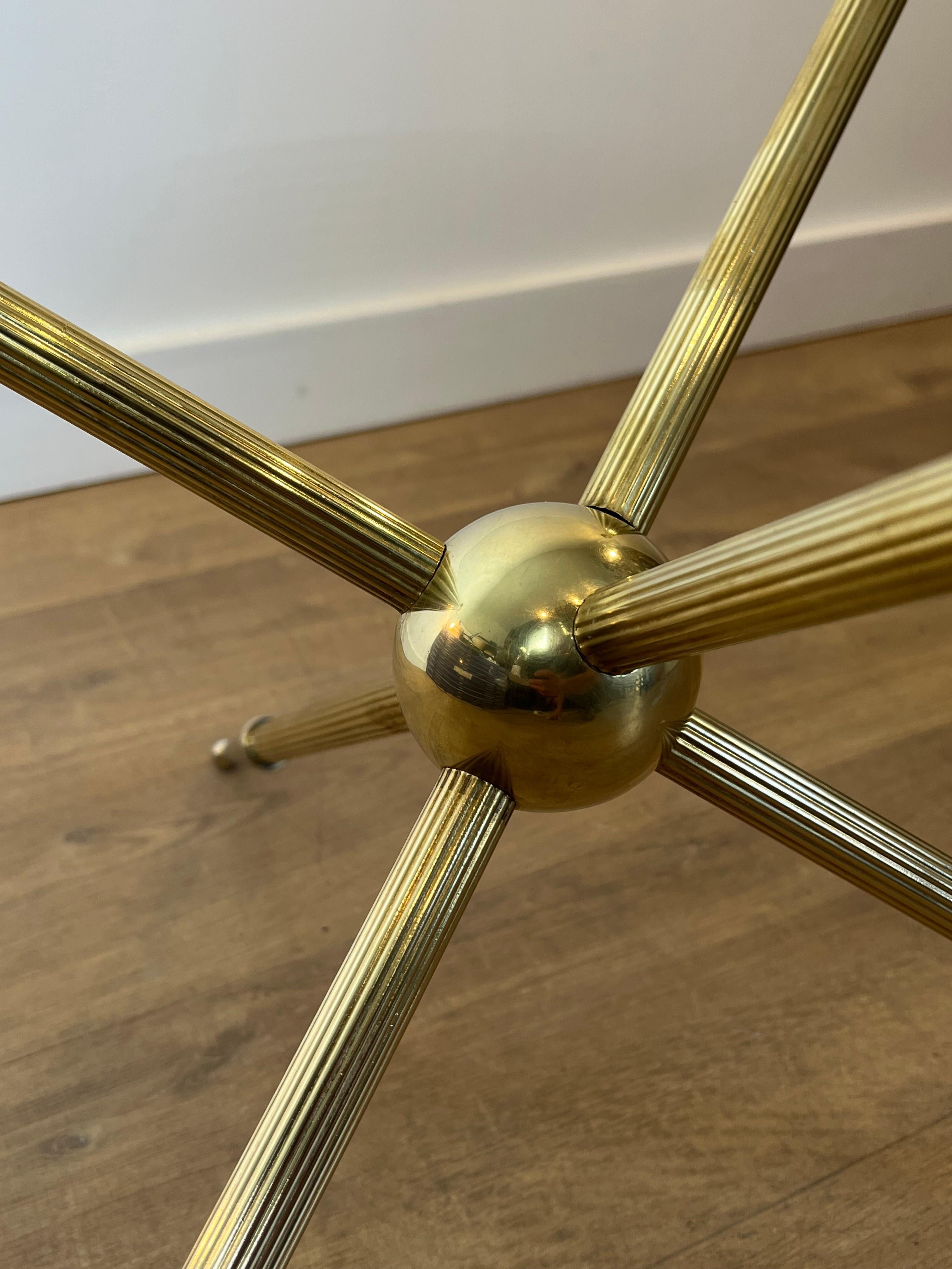 Design Round Tripode Brass Coffee Table In Good Condition For Sale In Marcq-en-Barœul, Hauts-de-France