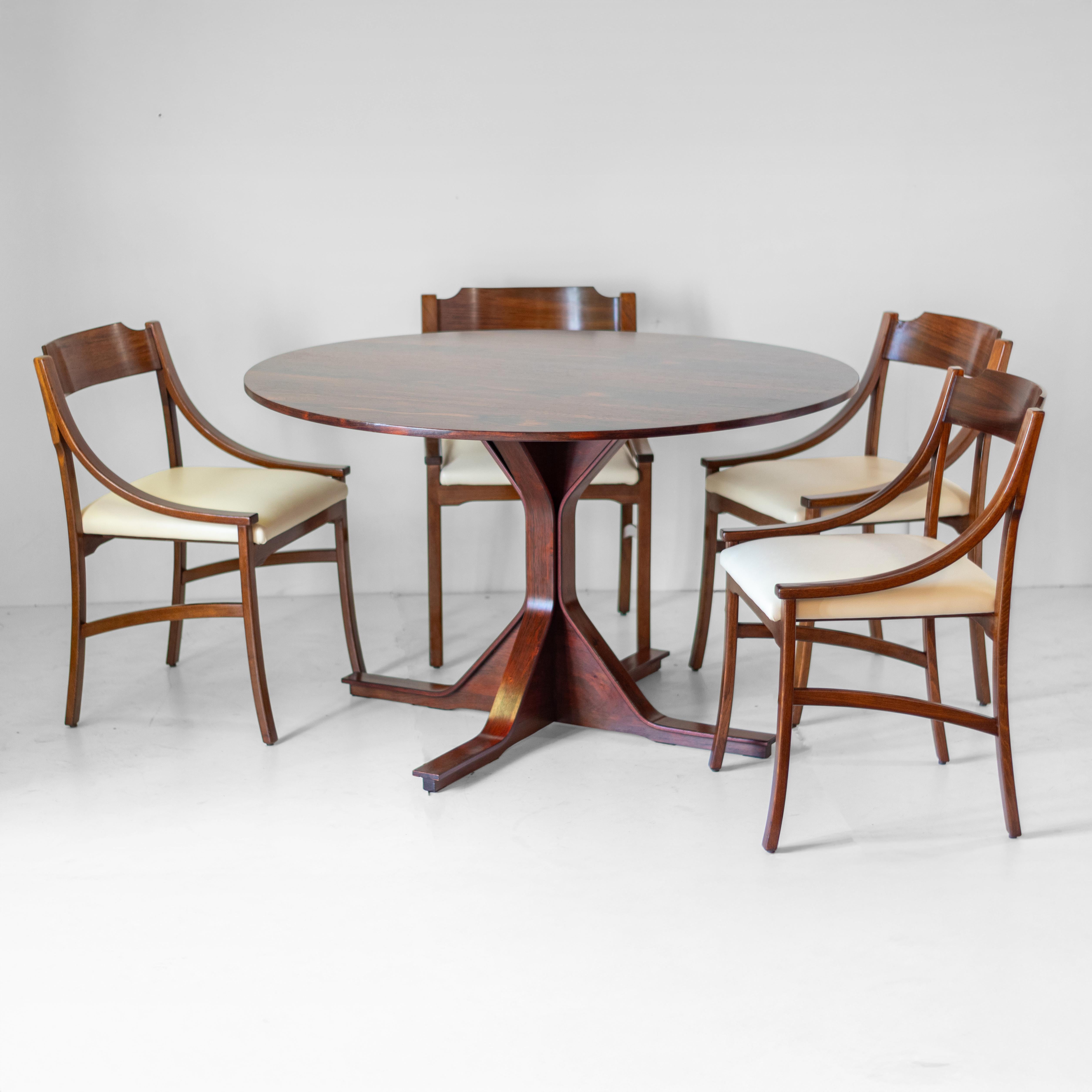 Mid-Century Modern Design Round Wooden Dining Table, Model 522 by Gianfranco Frattini for Bernini For Sale