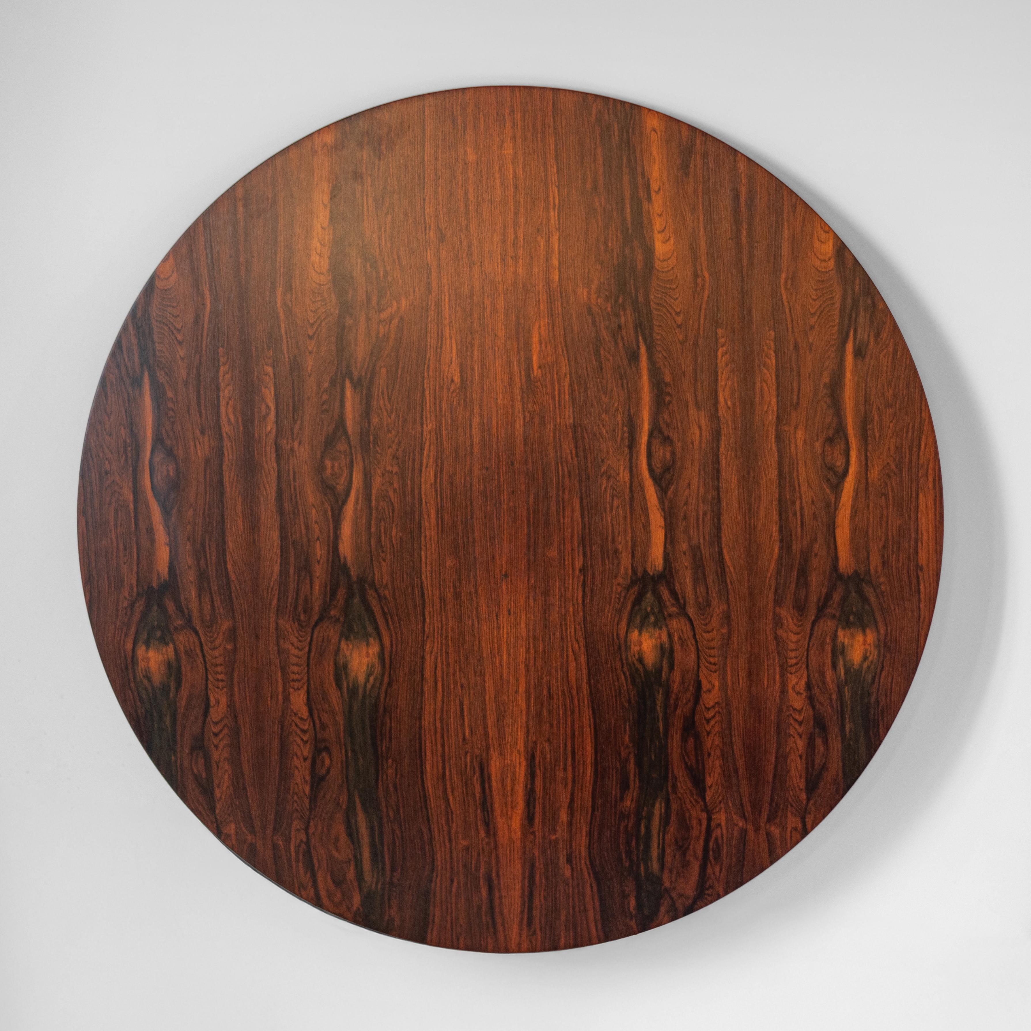 Design Round Wooden Dining Table, Model 522 by Gianfranco Frattini for Bernini In Good Condition For Sale In Ceglie Messapica, IT