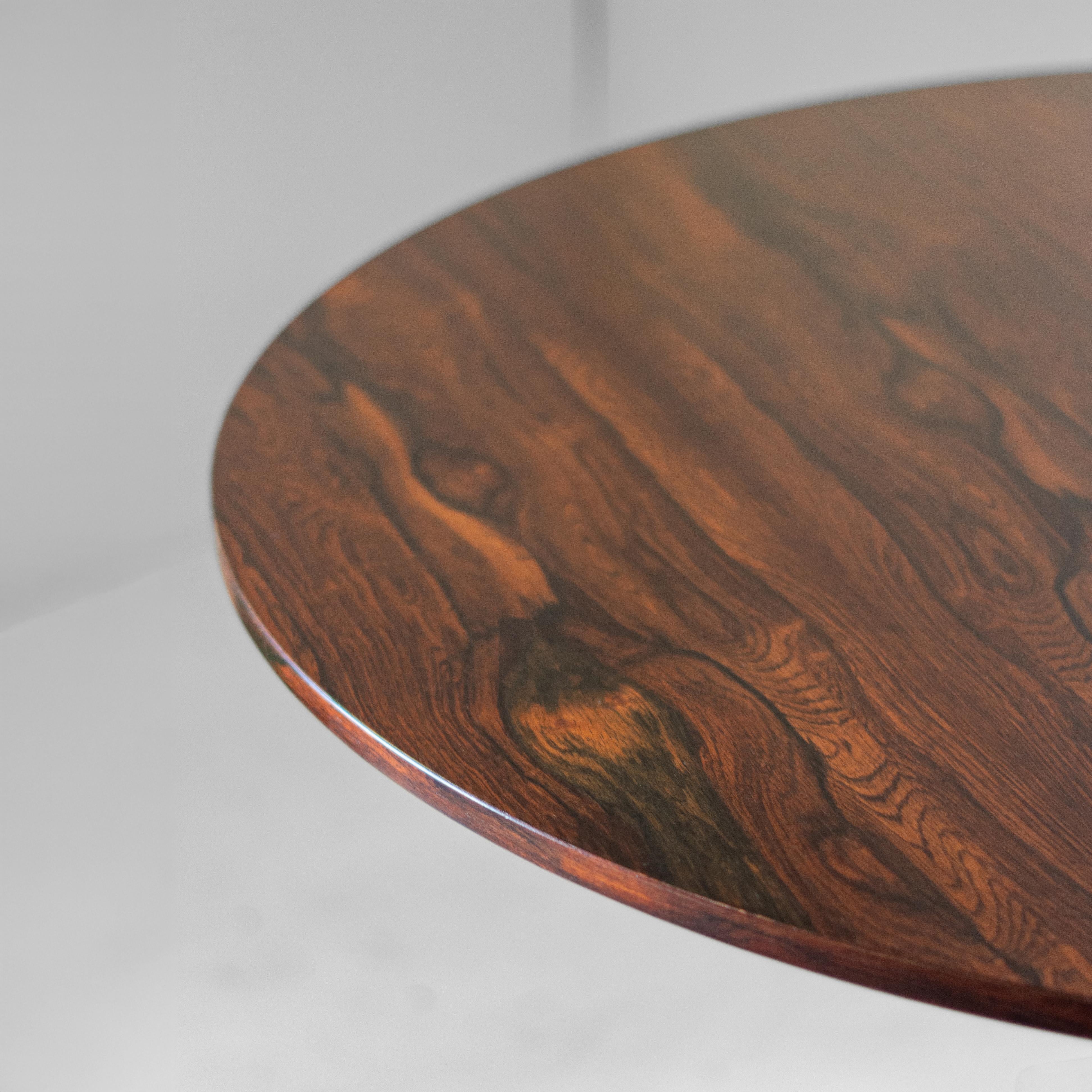 Mid-20th Century Design Round Wooden Dining Table, Model 522 by Gianfranco Frattini for Bernini For Sale