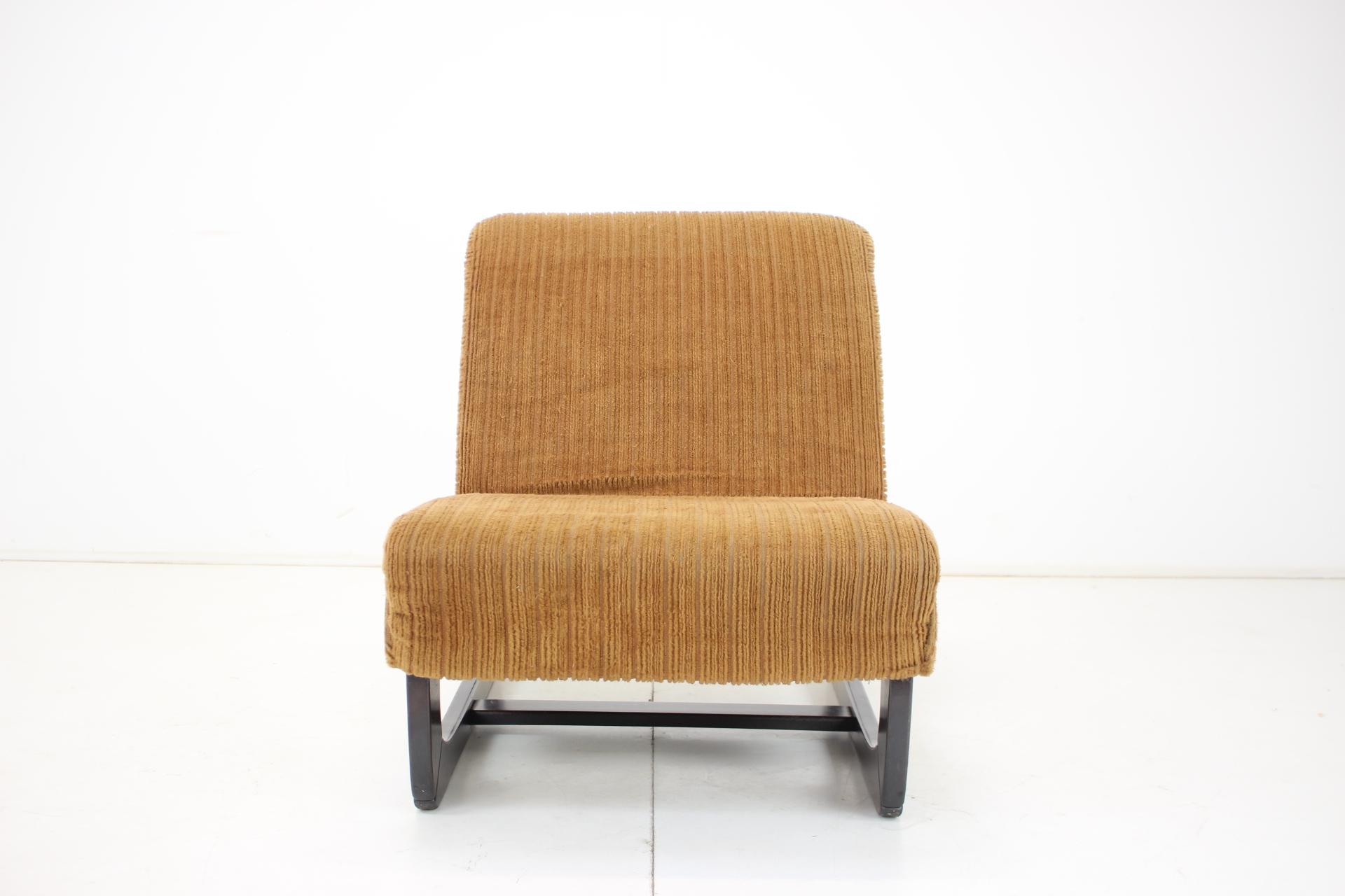 - made in Finland
- made of wood, fabric
- good, original condition.
- seat height 39 cm.
- fabric and wood show signs of use.